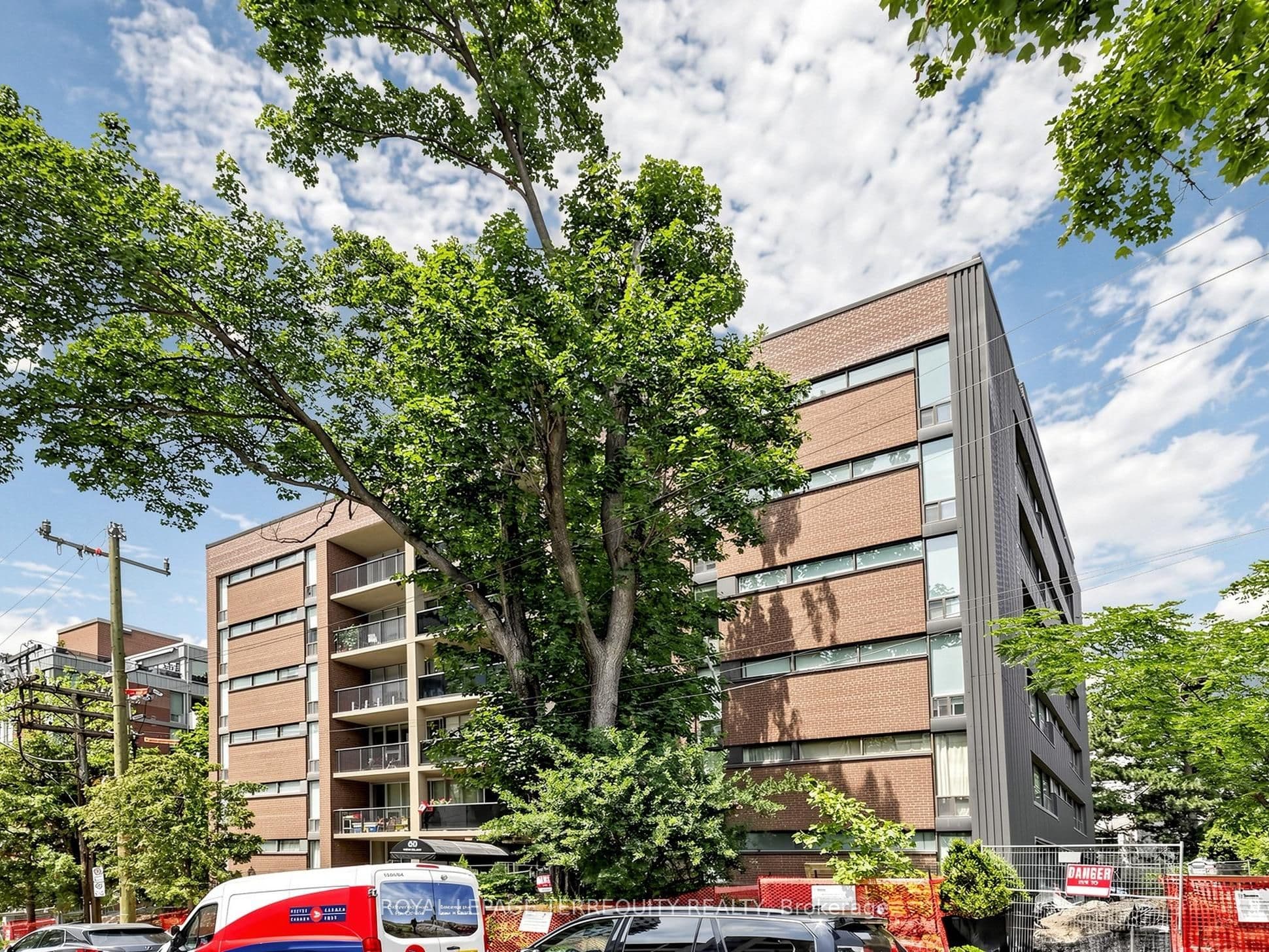 Unit 402 60 Montclair Avenue photo 1