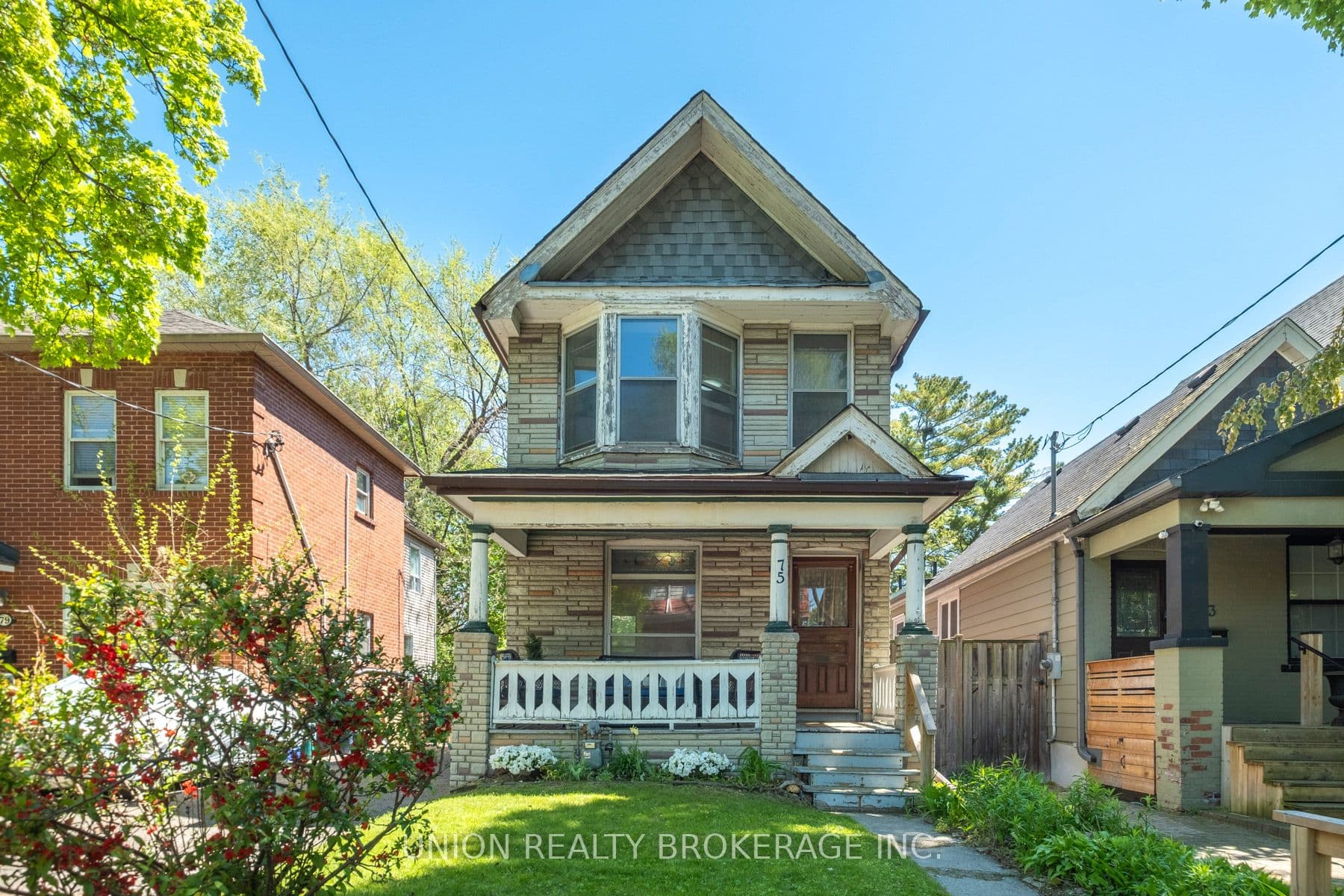 75 Redwood Avenue photo 1