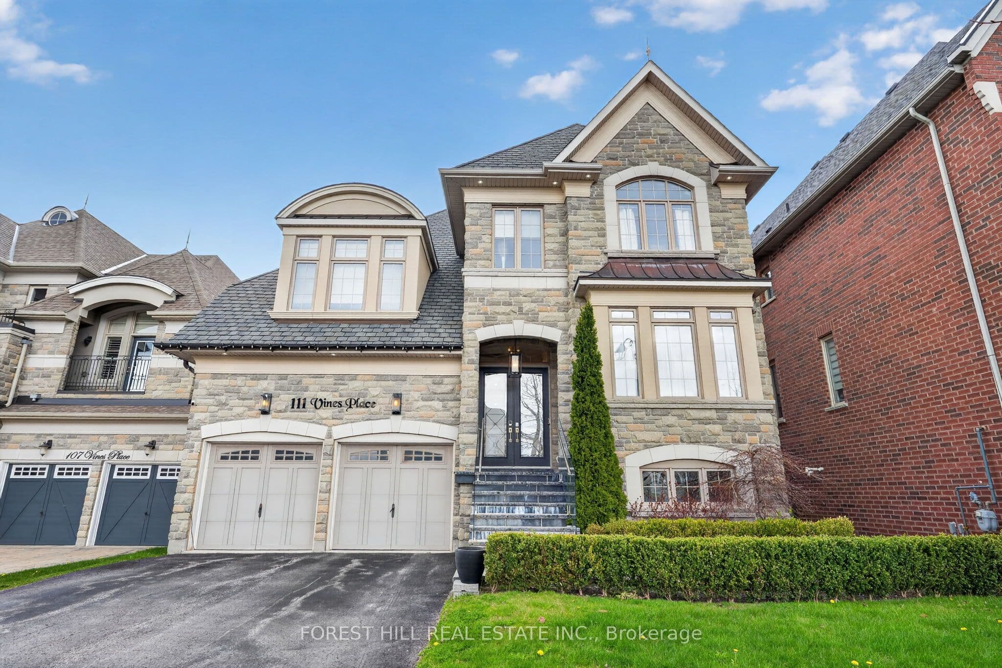 111 Vines Place photo 1