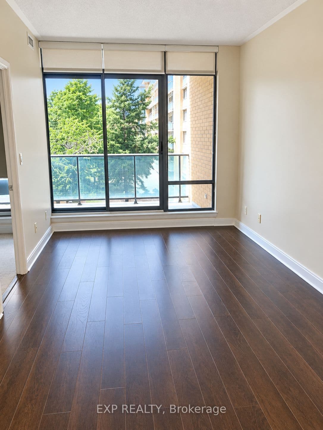 Unit 209 18 Yorkville Avenue photo 1