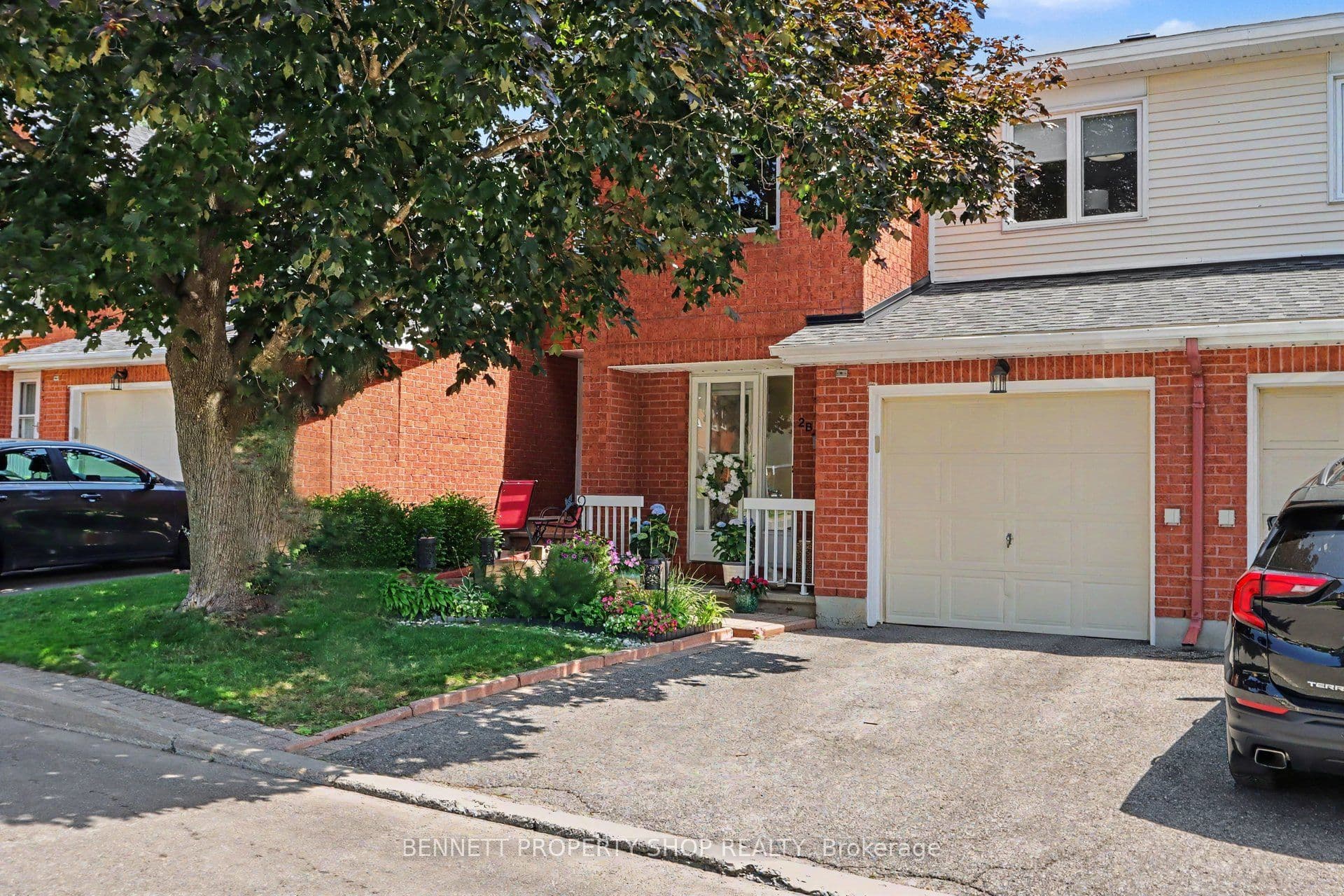 Unit B 2 Maple Ridge Crescent photo 1