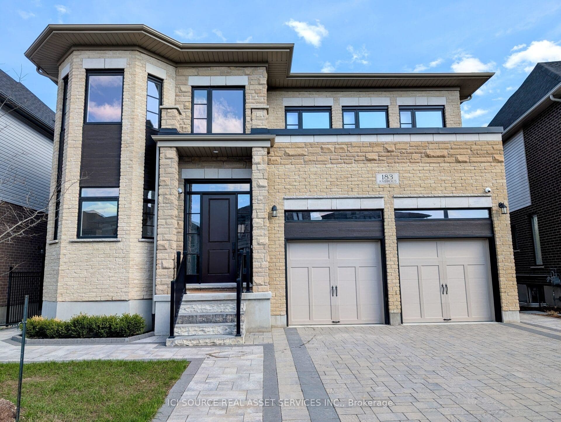 183 Ambrous Crescent photo 1