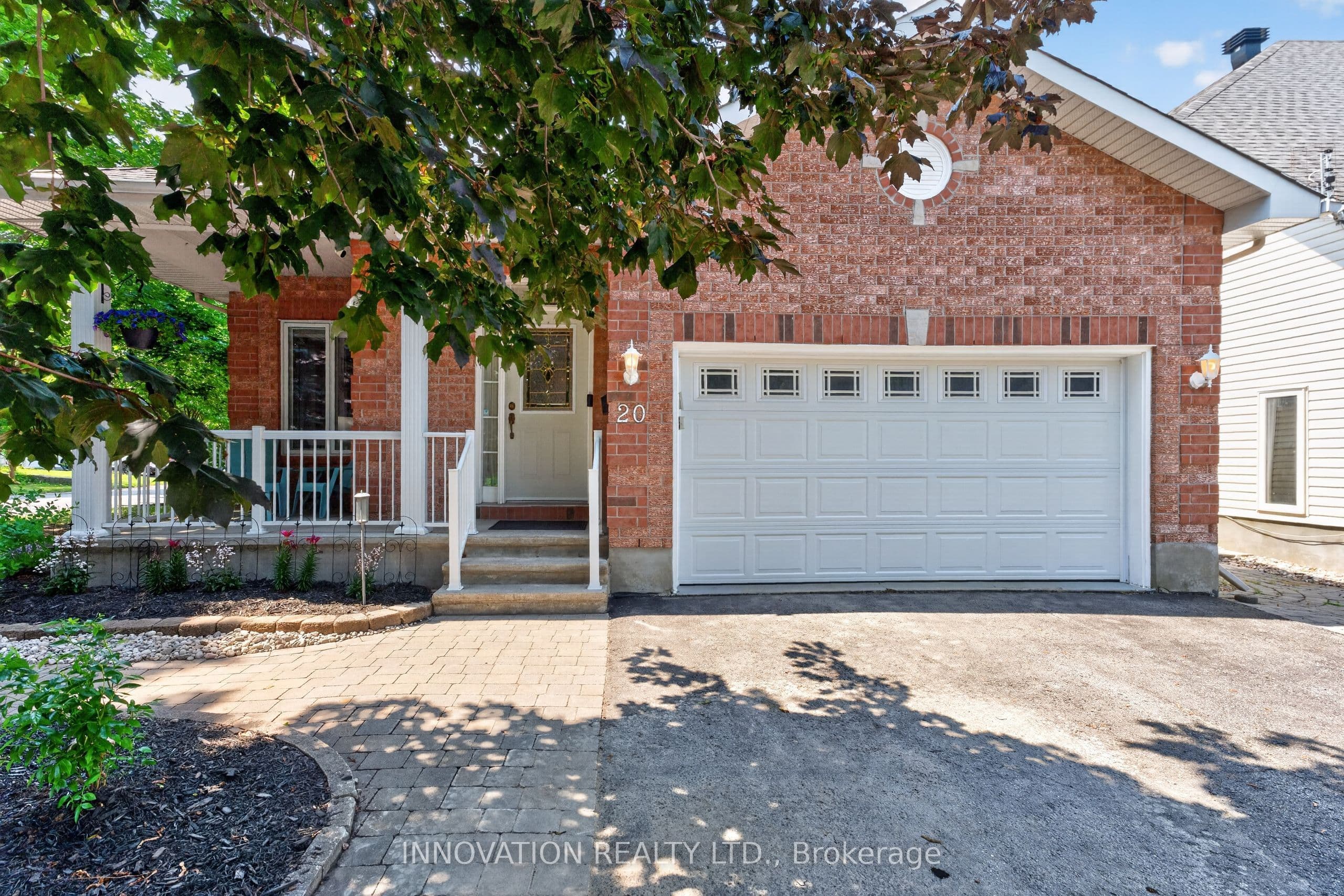 20 Peikoff Crescent photo 1