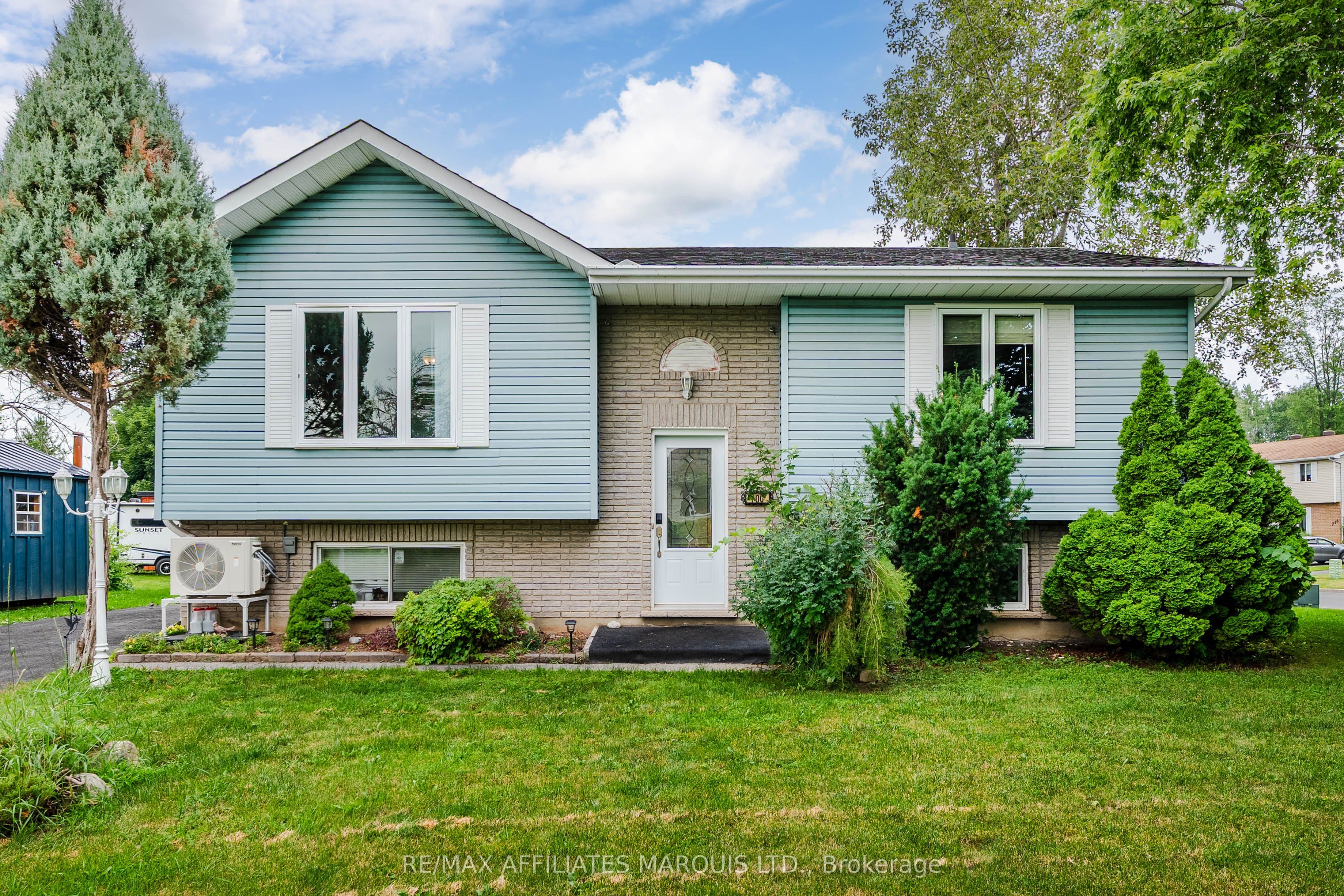 700 Lynn Street photo 1