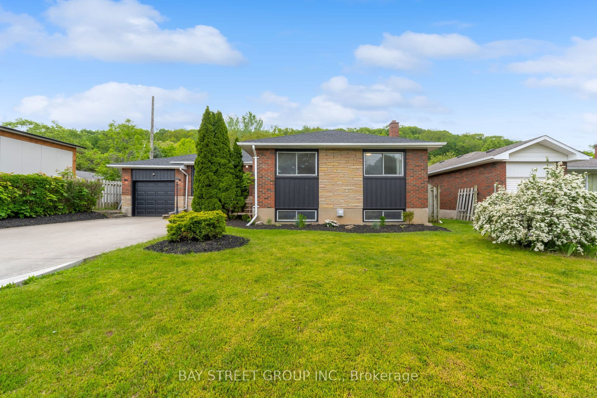 8 GLENBARR Road photo 1