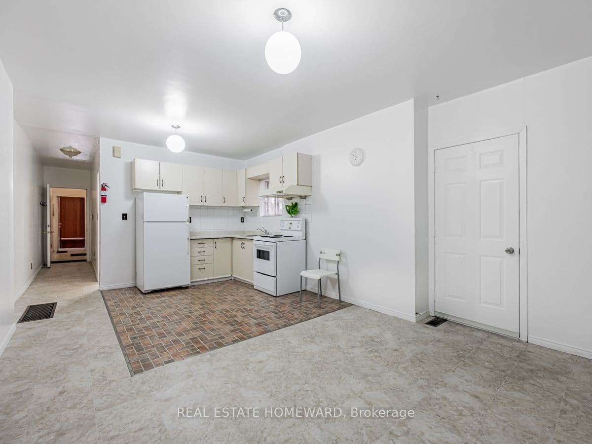 2438 Danforth Avenue photo 1