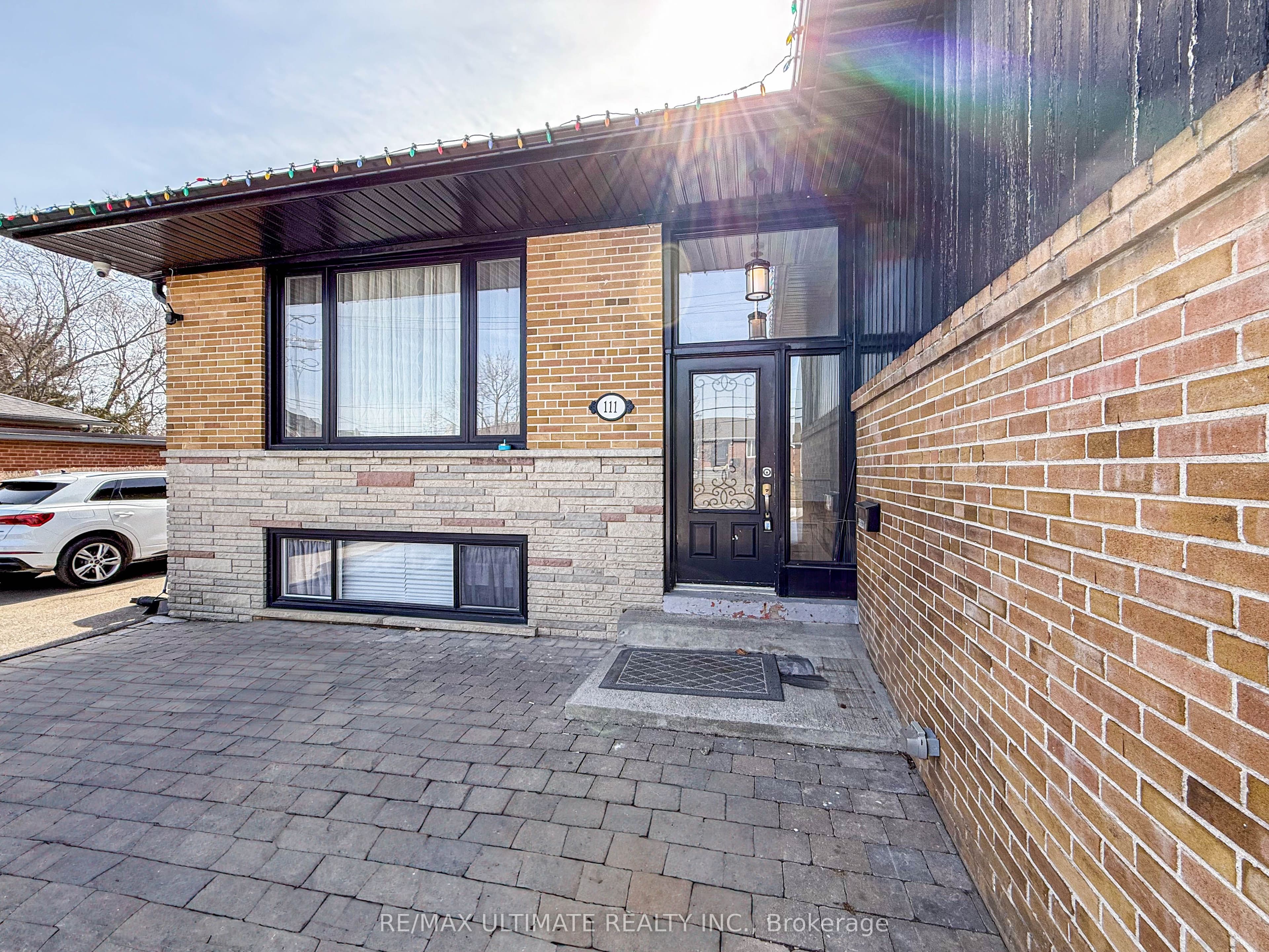 Unit Lower 111 Combe Avenue photo 1