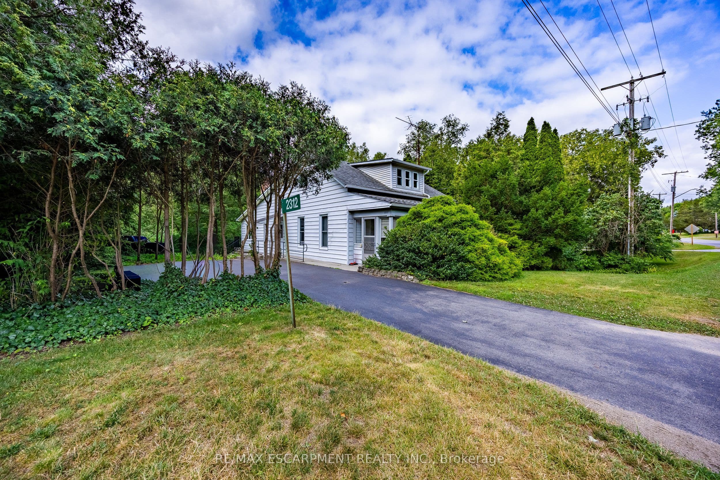 2312 Front Road photo 1