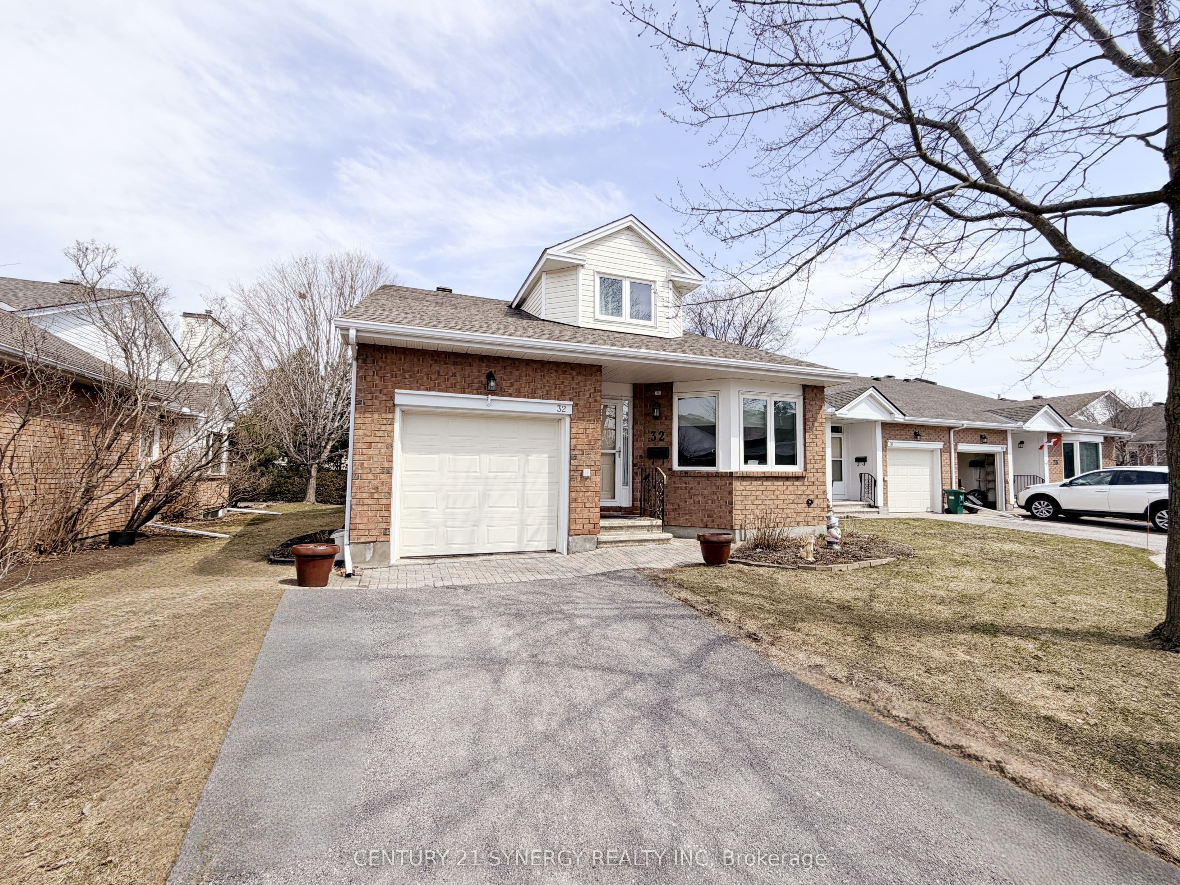 Unit 16 32 Innesbrook Court photo 1
