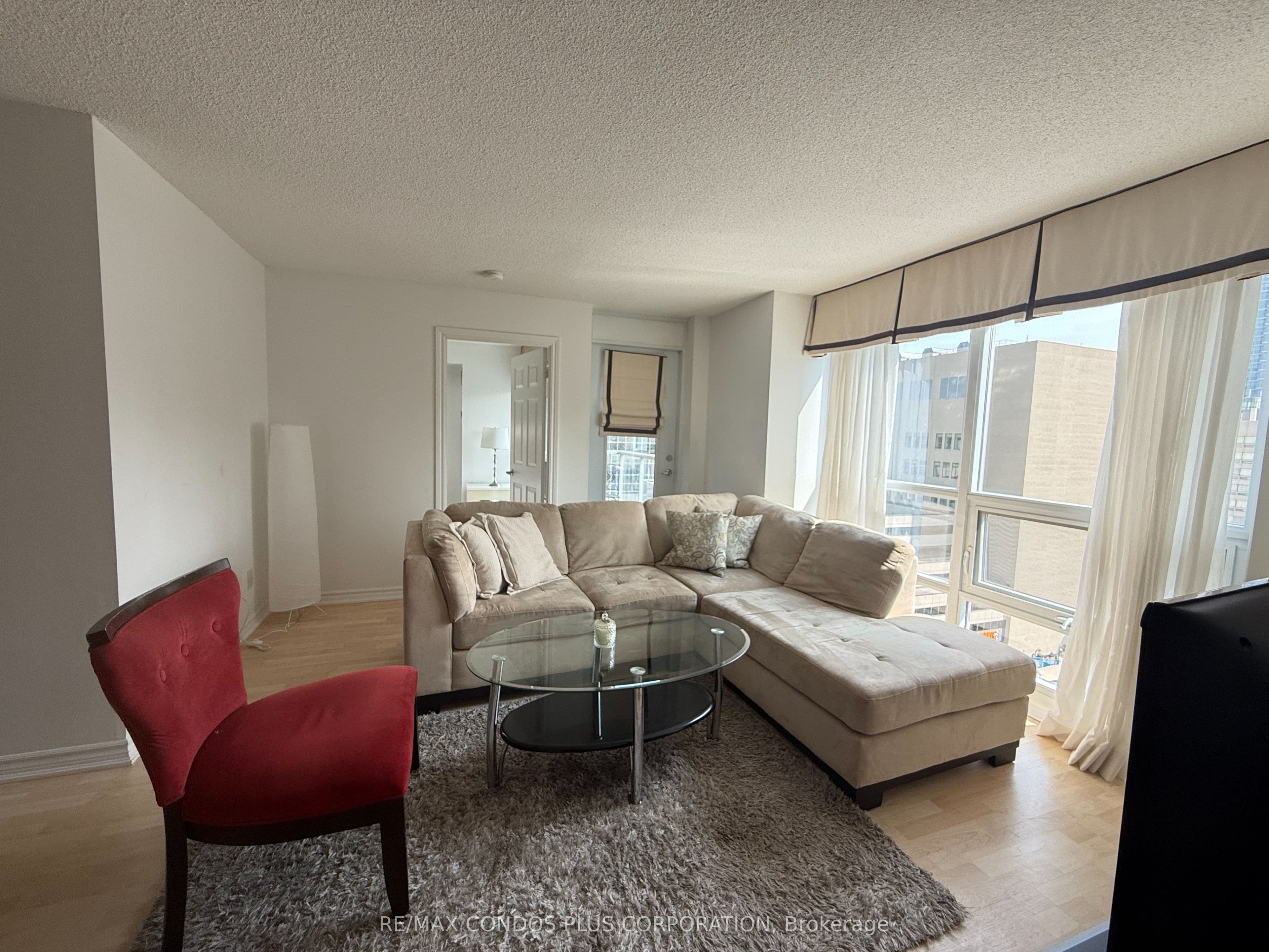 Unit 1402 761 Bay Street photo 1