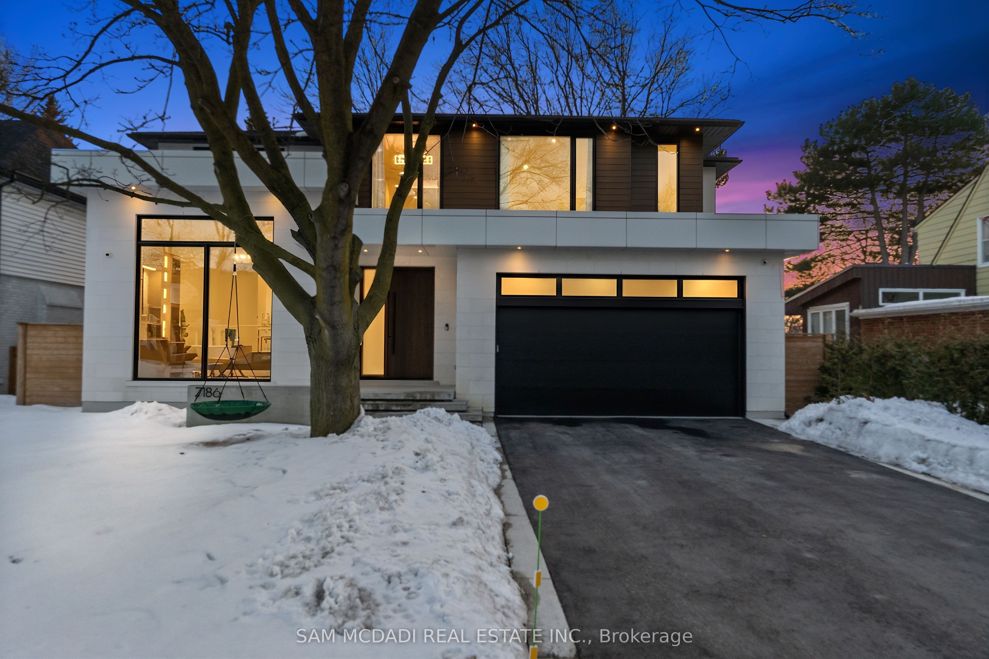 2186 Harcourt Crescent photo 1