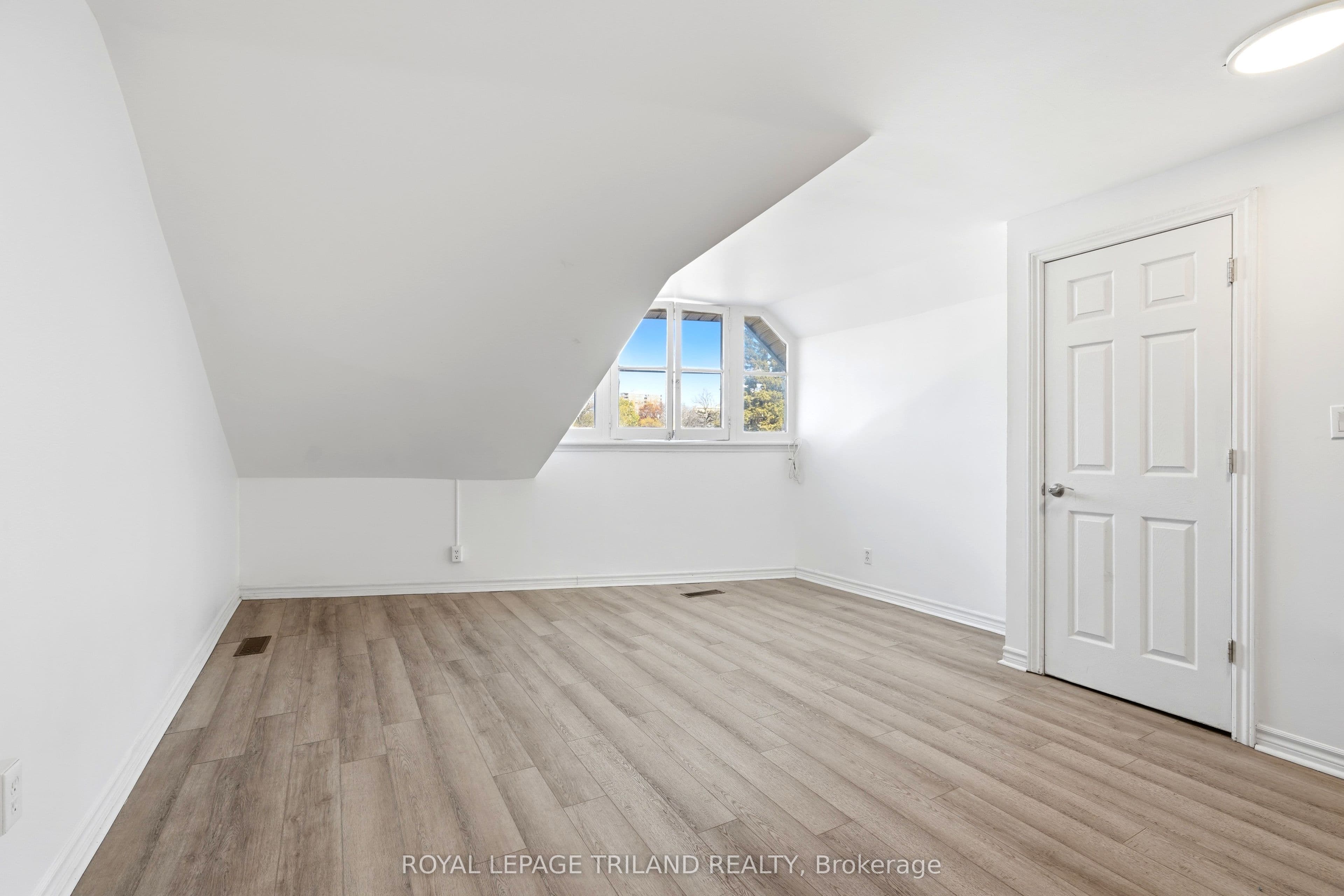 Unit 2 525 Richmond Street photo 1