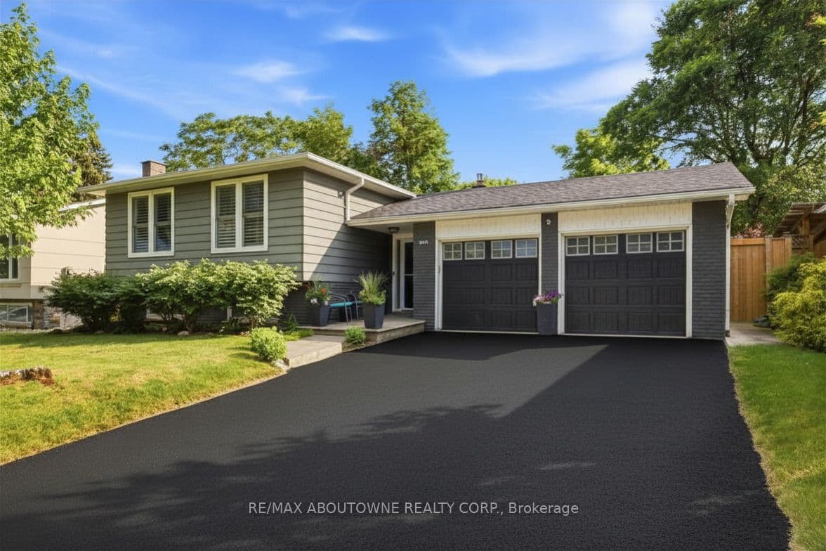 2501 Yarmouth Crescent photo 1