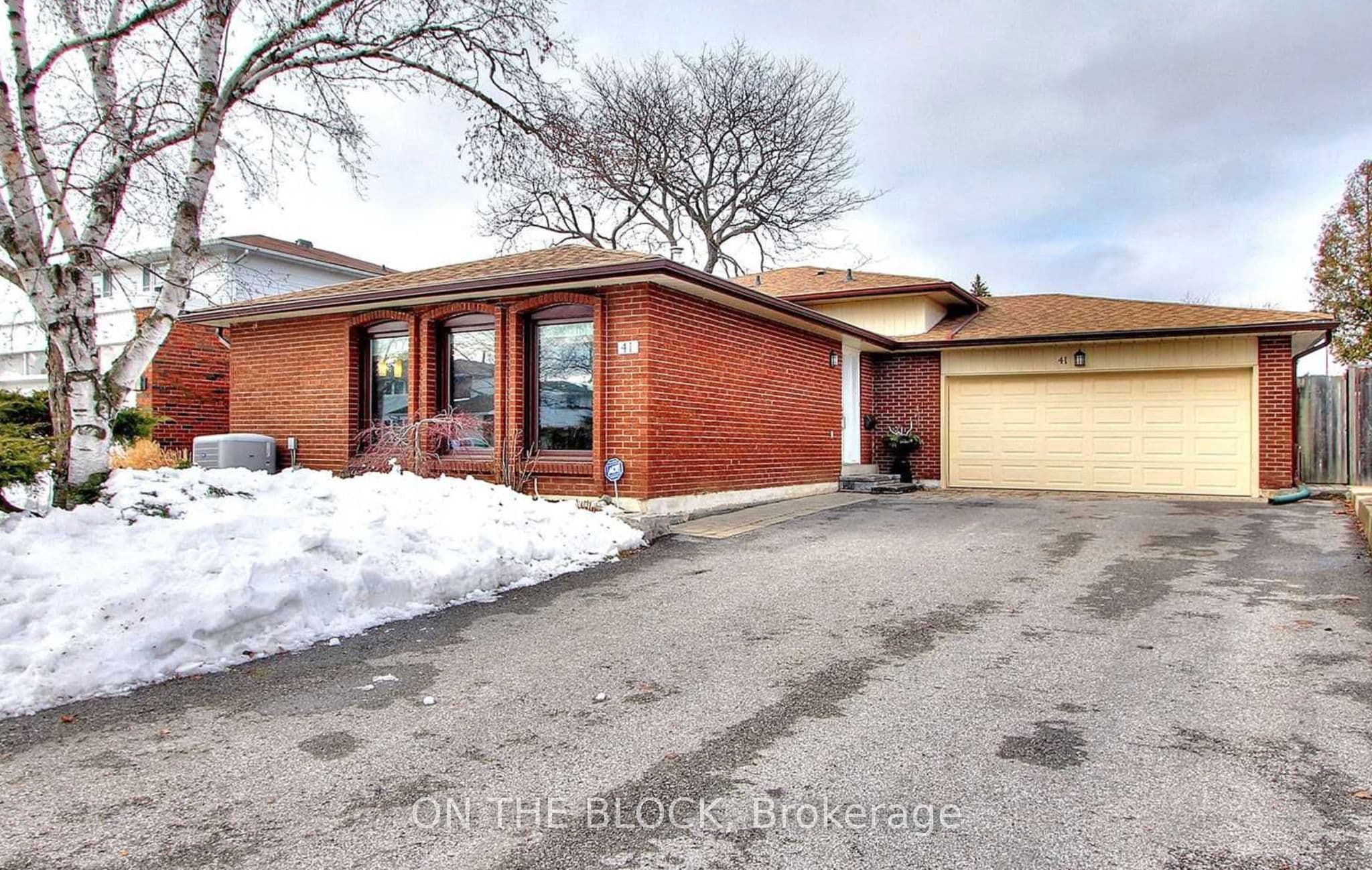 41 Eastlea Crescent photo 1