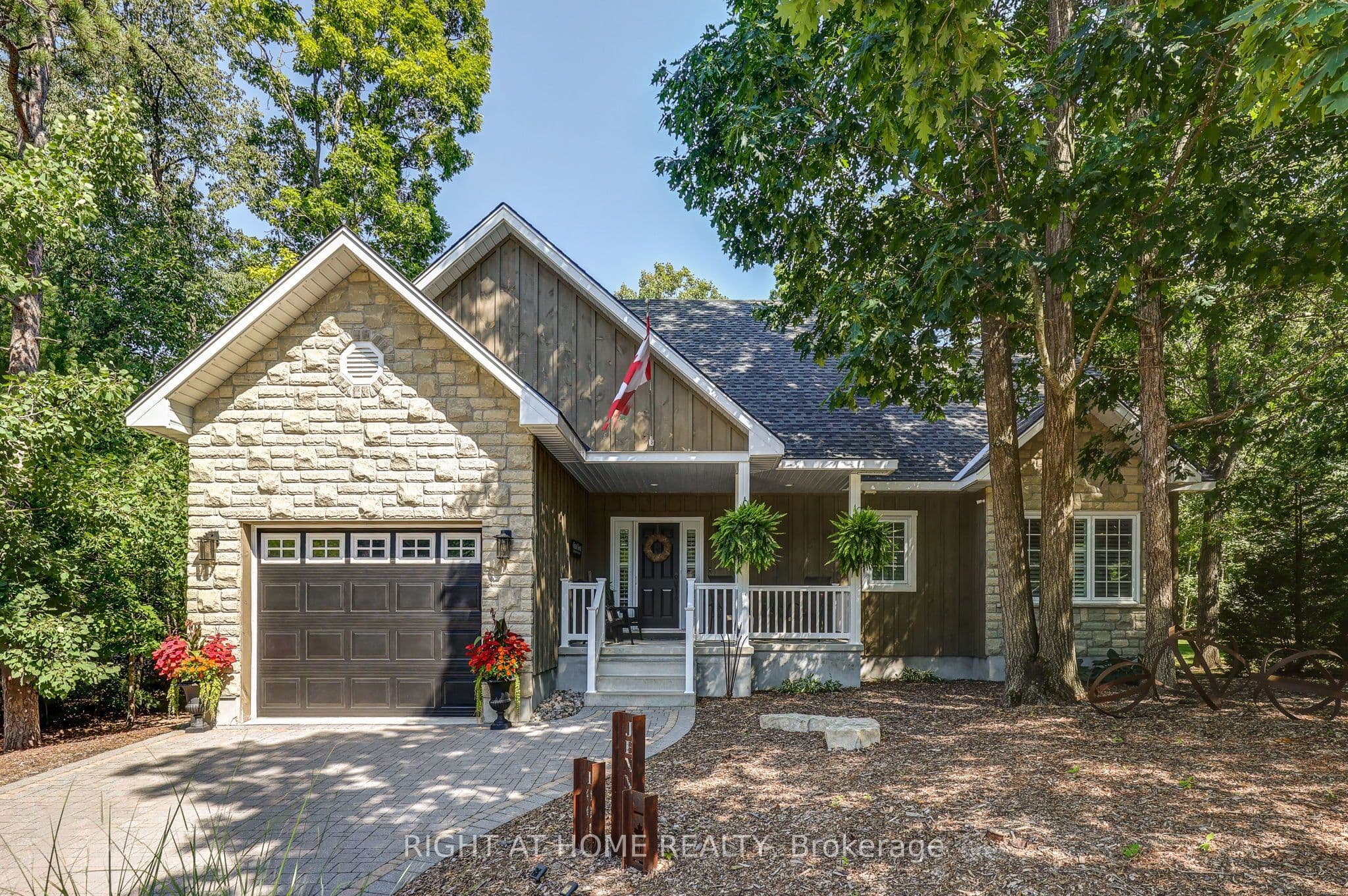 10047 Jennison Crescent photo 1