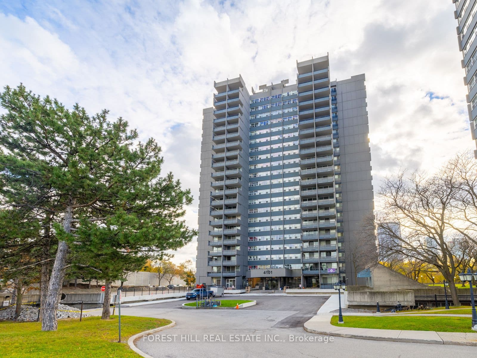 Unit 1104 4101 Sheppard Avenue photo 1