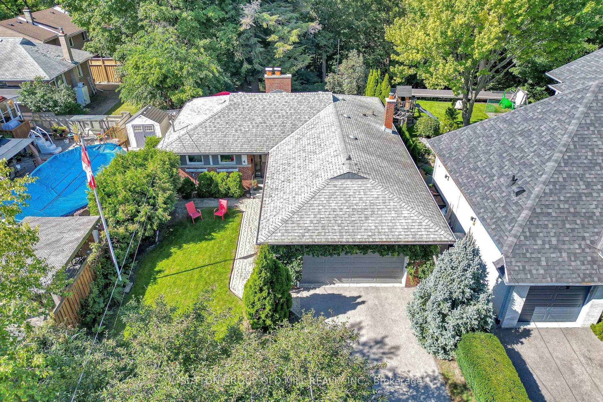 4 Ravenscrest Drive photo 1