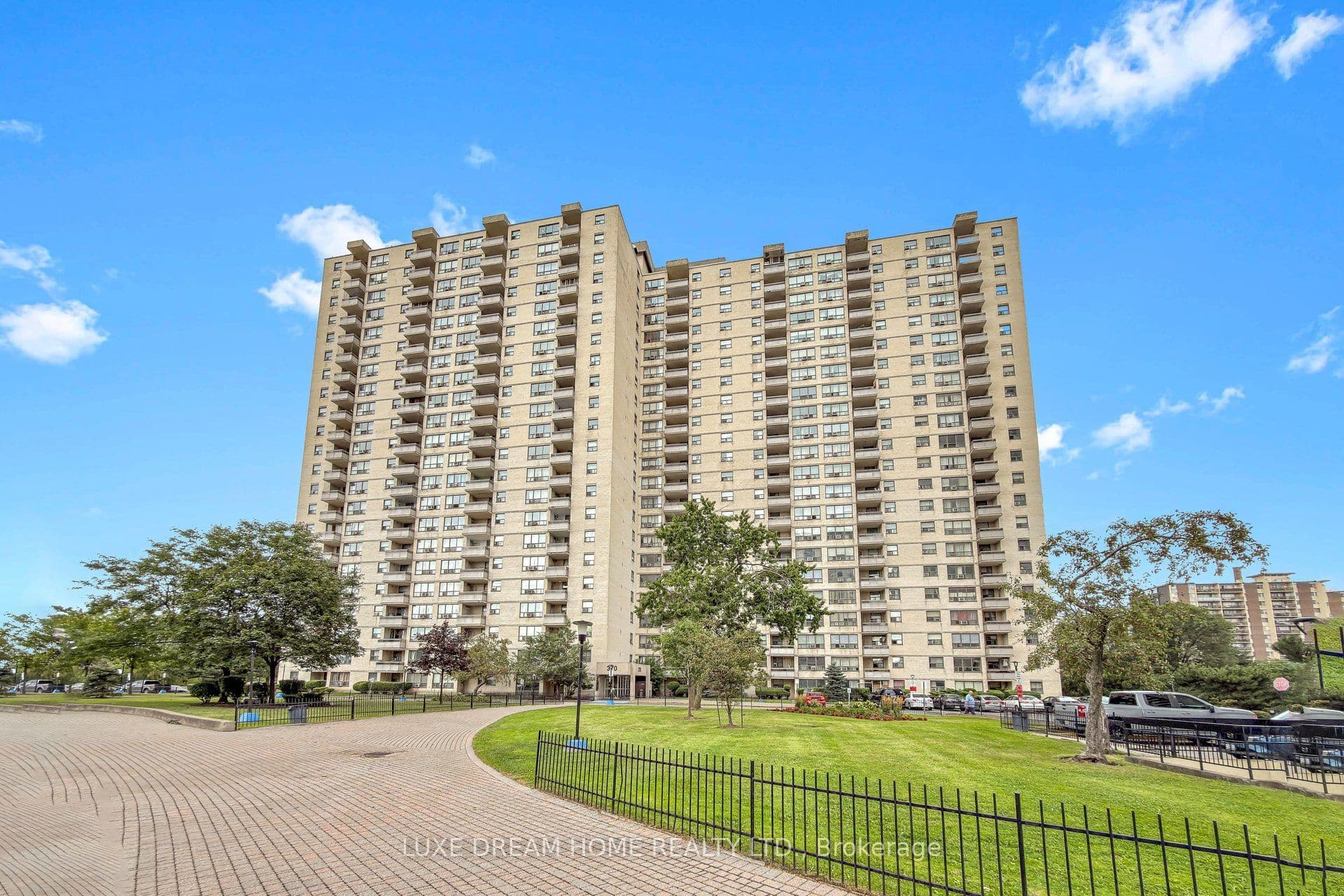 Unit 409 370 Dixon Road photo 1