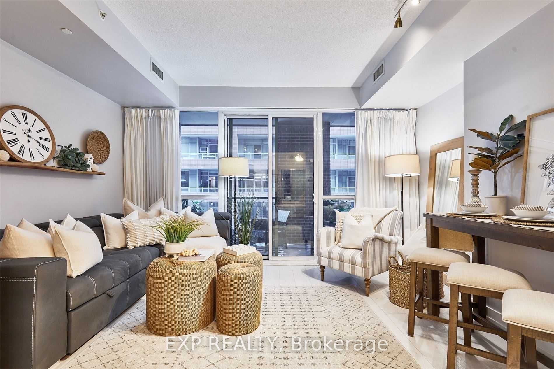 Unit 313 20 Bruyeres Mews photo 1