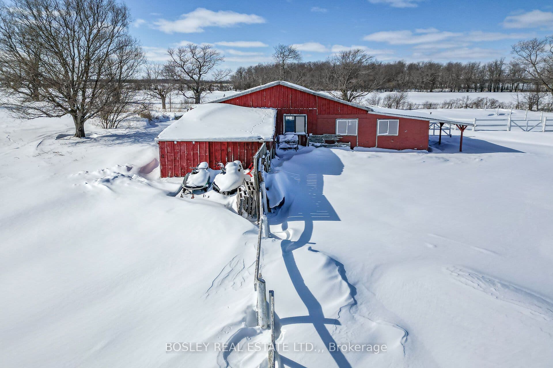 910 Holloway Bay Road photo 1