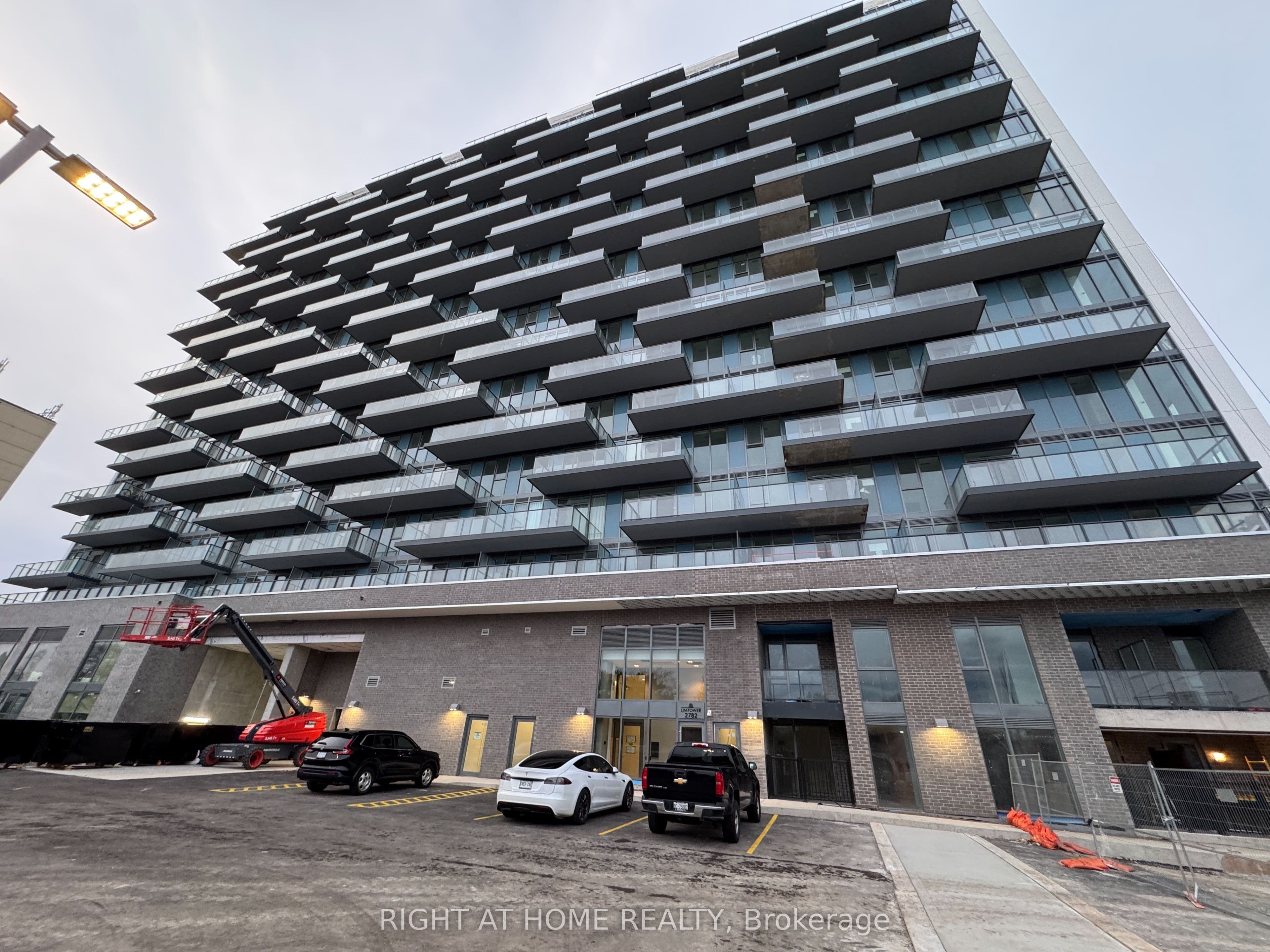 Unit 704 2782 Barton Street photo 1