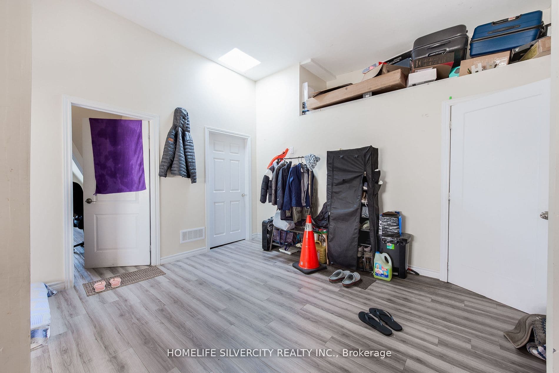 544 Dundas Street photo 1