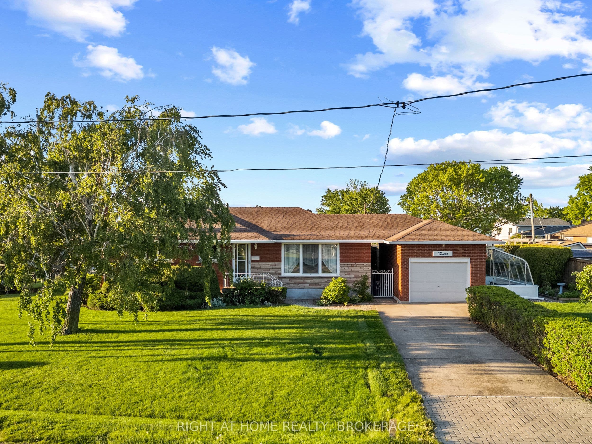 12 Lorne Avenue photo 1