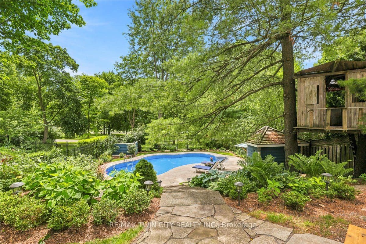 85 Albert Street photo 1