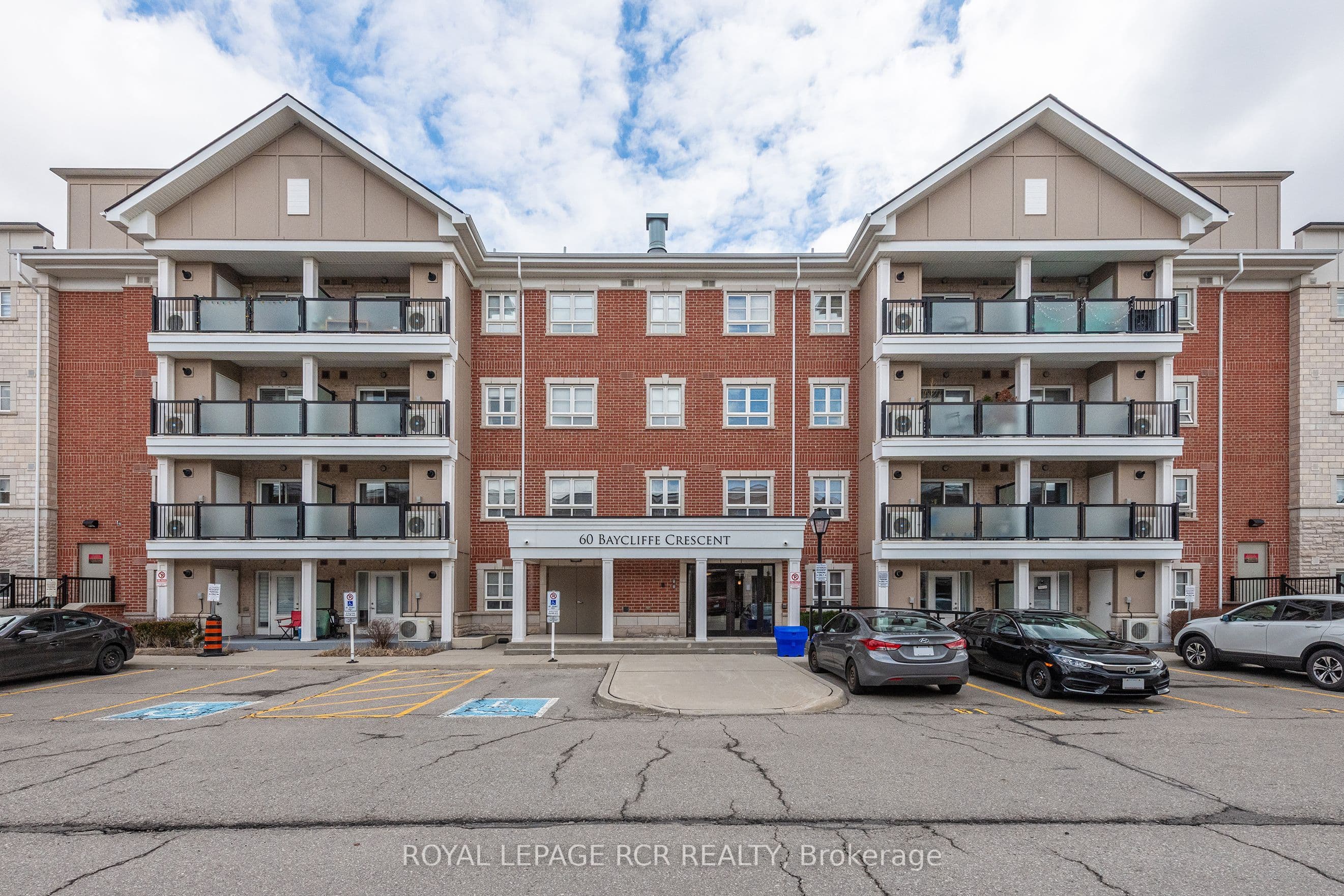 Unit 106 60 Baycliffe Crescent photo 1