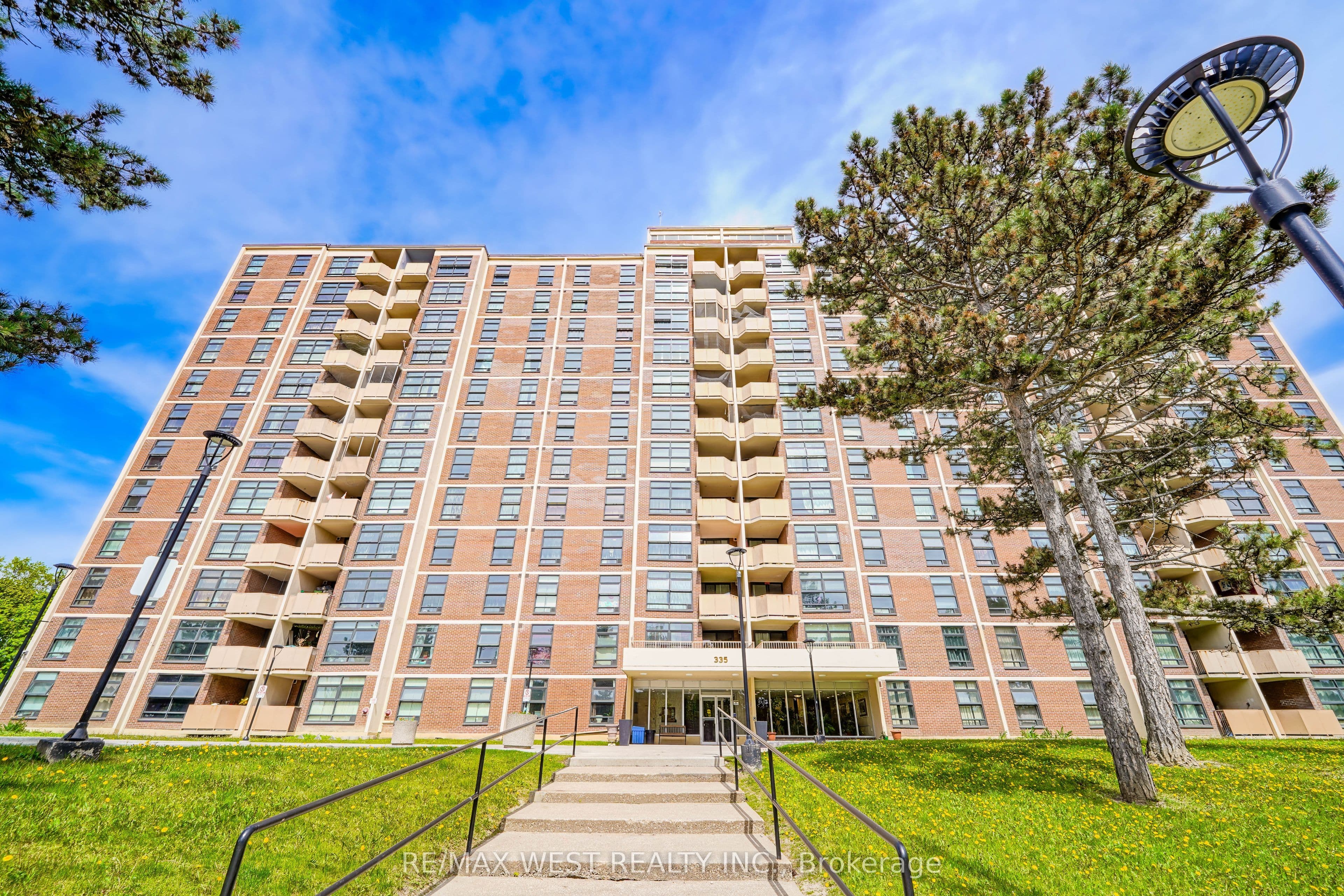 Unit 709 335 Driftwood Avenue photo 1