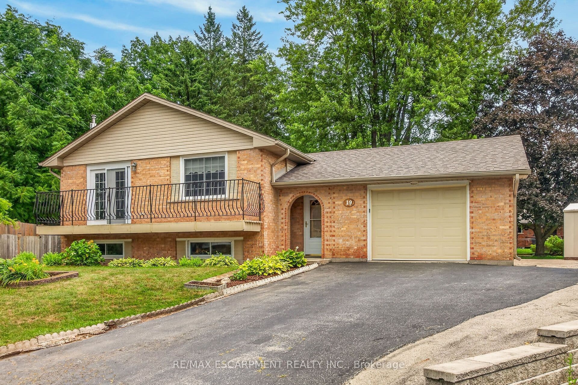 19 Burns Place photo 1