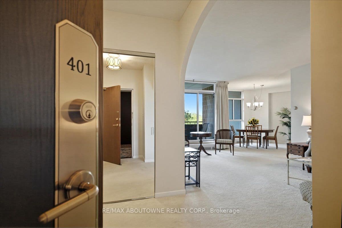 Unit 401 5250 Lakeshore Road photo 1
