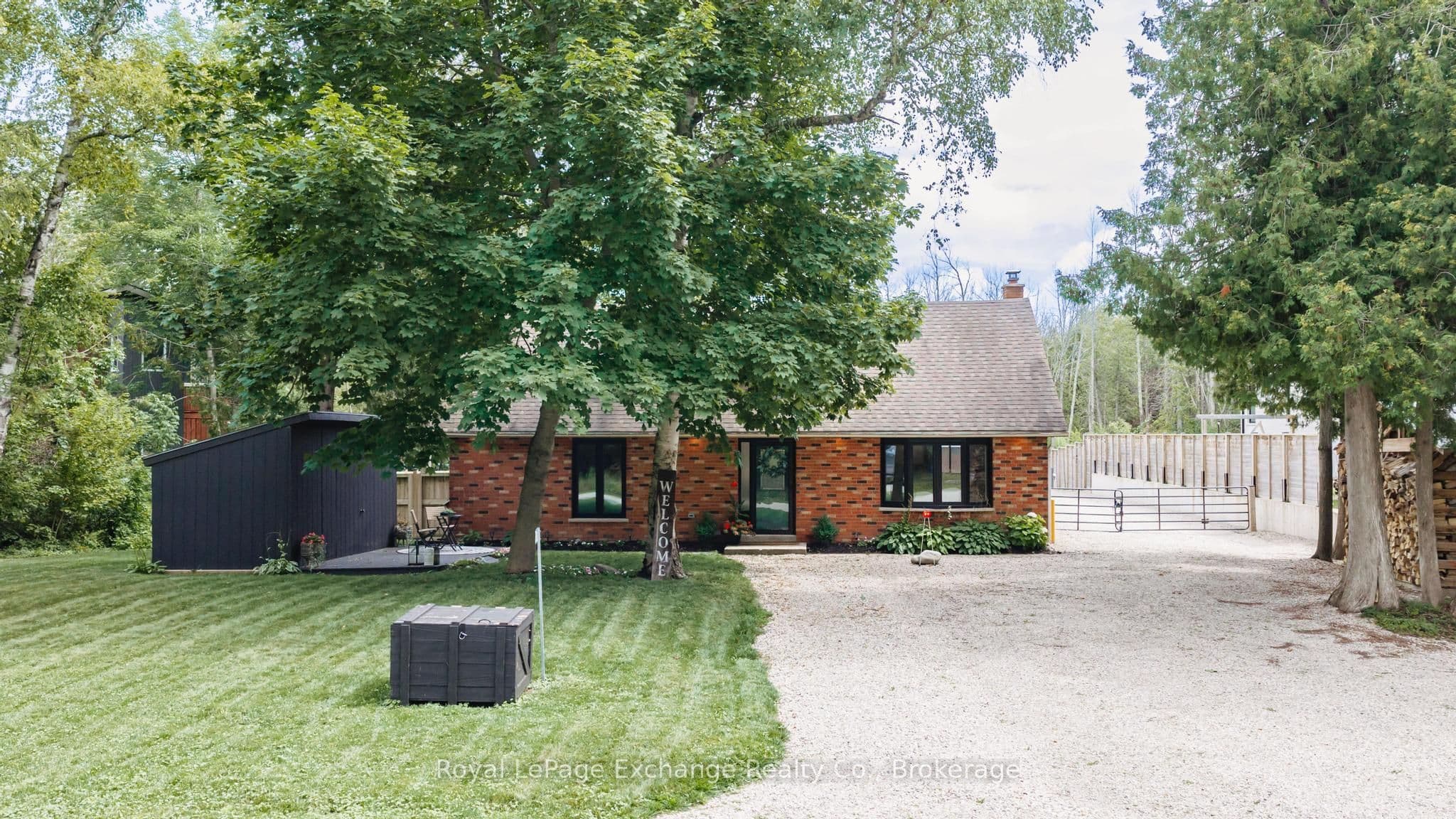 299 Victoria Street photo 1