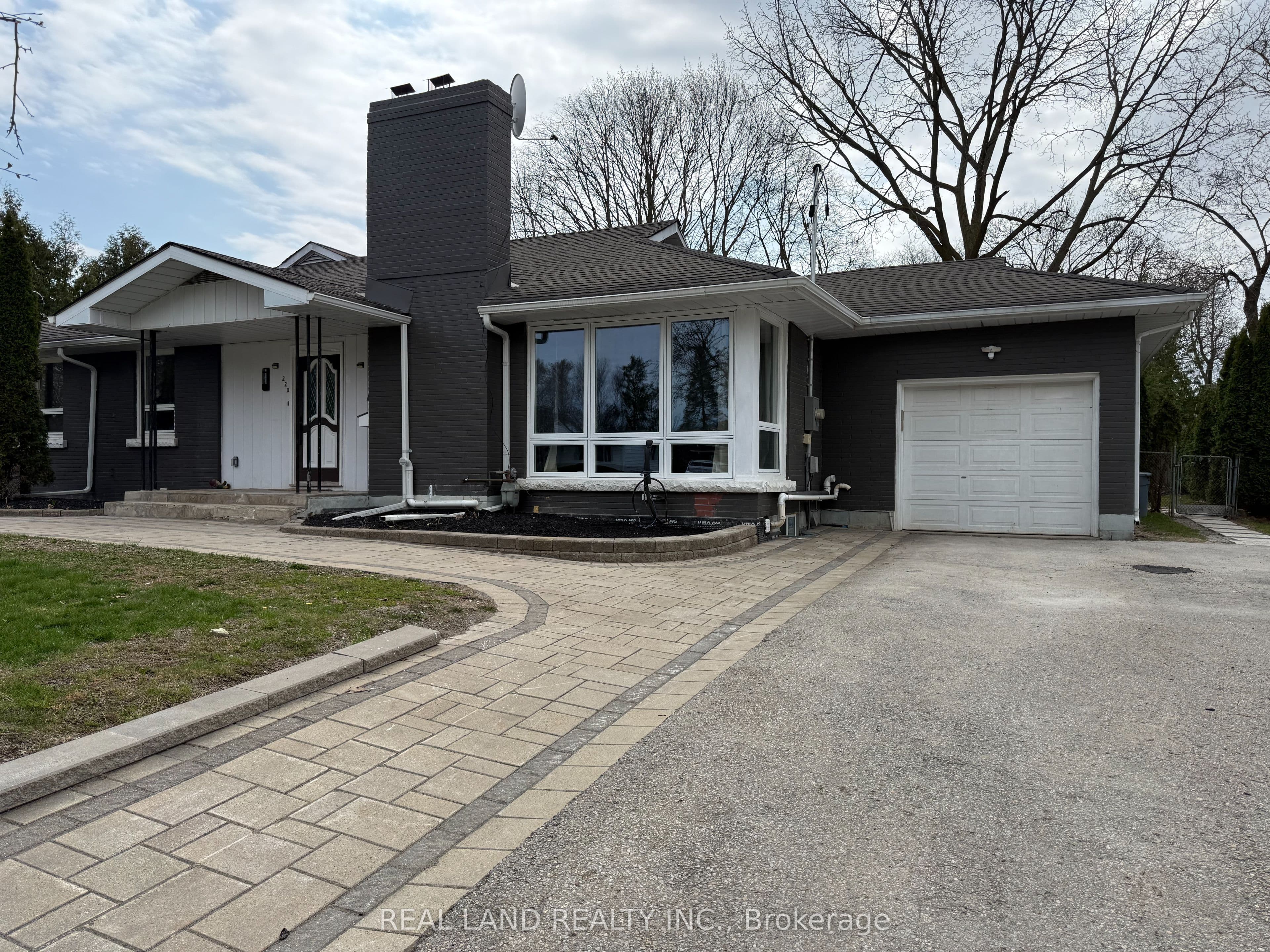 Unit 1 (Front) 220 Millard Avenue photo 1