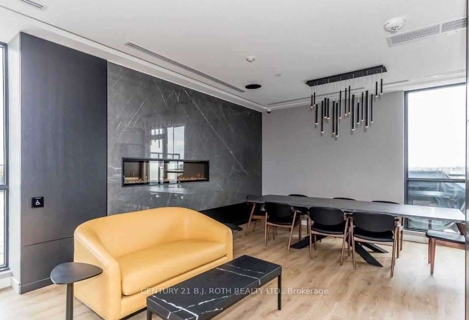 Unit 201 681 Yonge Street photo 1