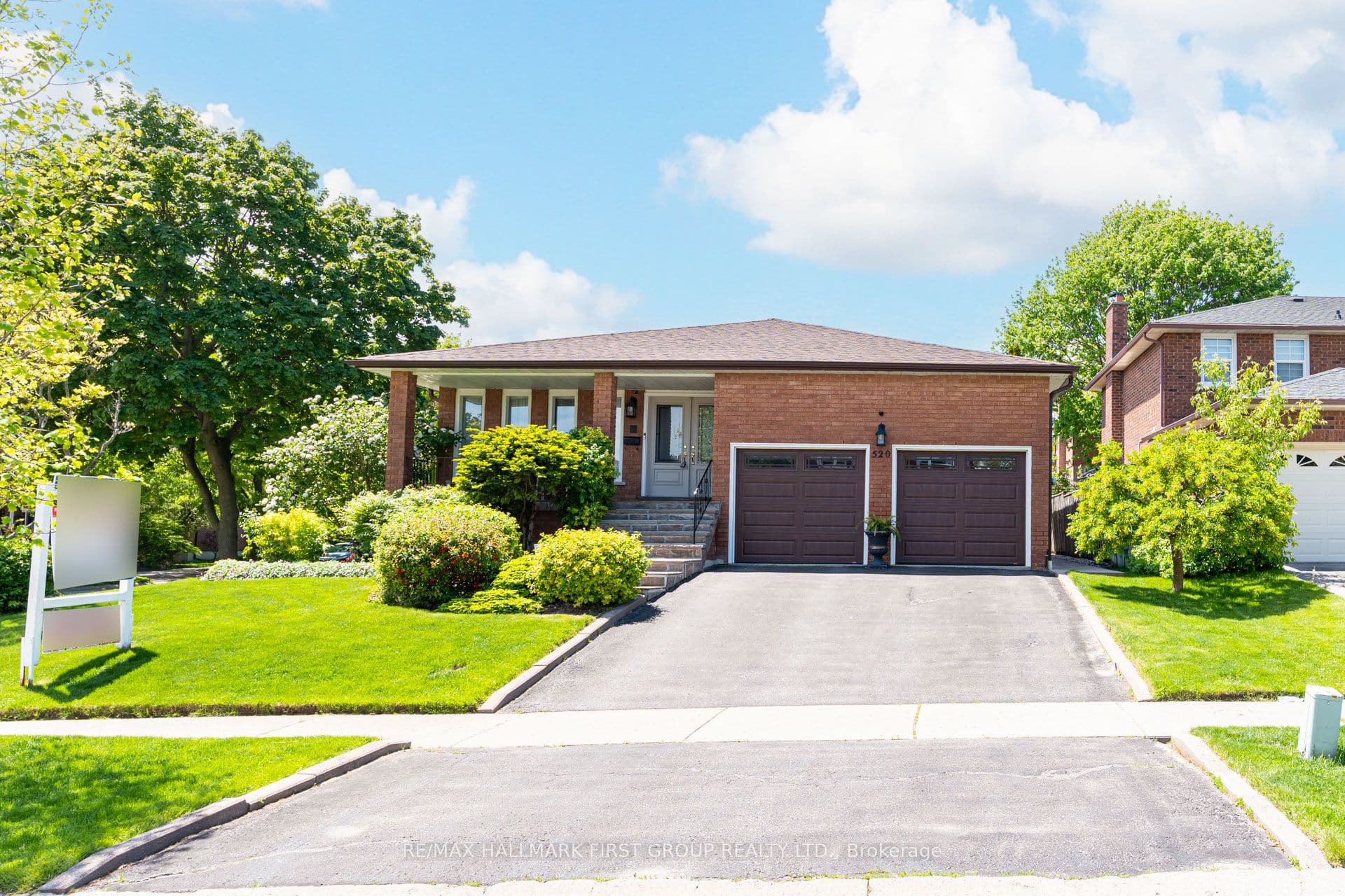520 McLeod Crescent photo 1