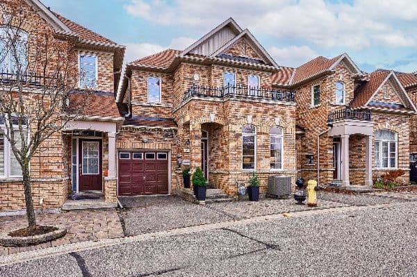 6 Todman Lane photo 1
