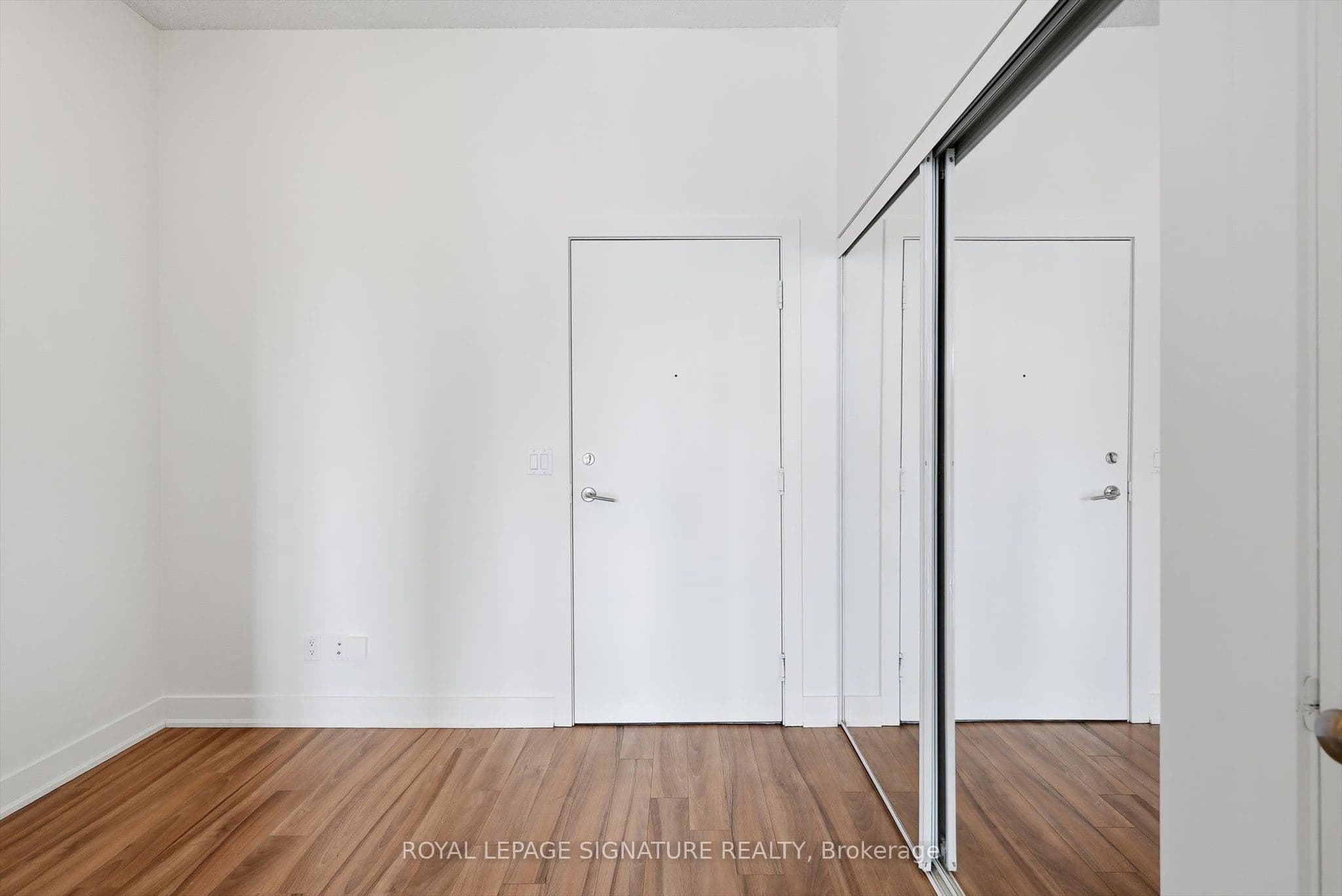 Unit PH7 28 Linden Street photo 1