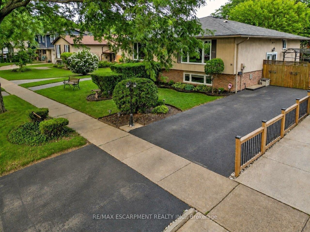 14 Woodeden Road photo 1