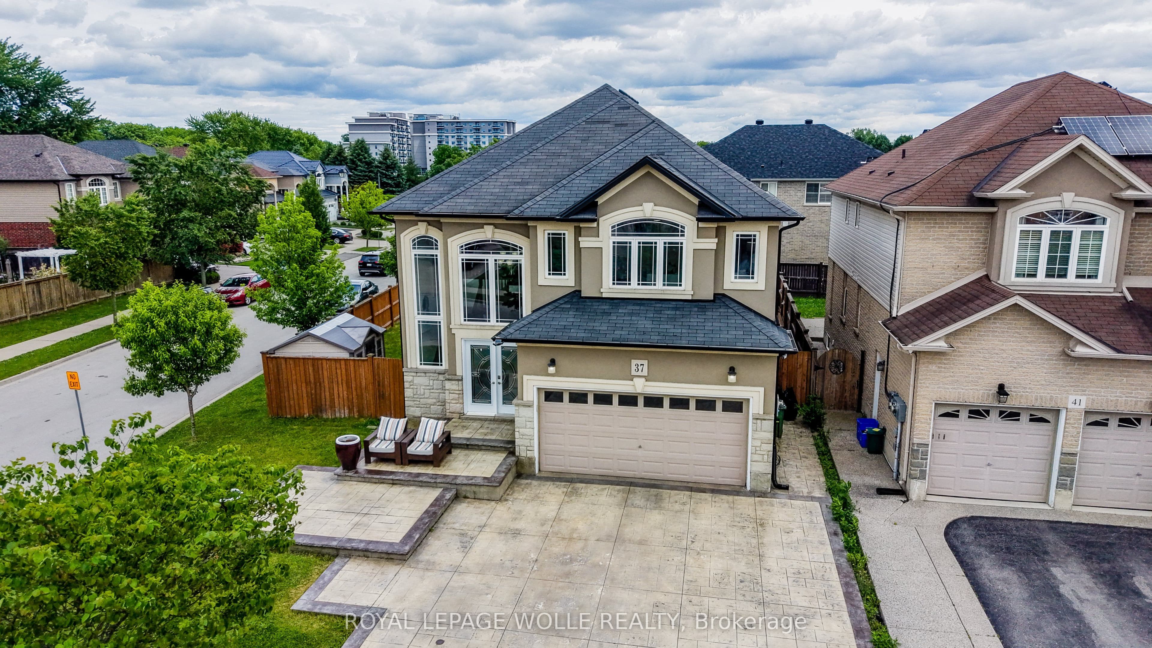 37 Davinci Boulevard photo 1