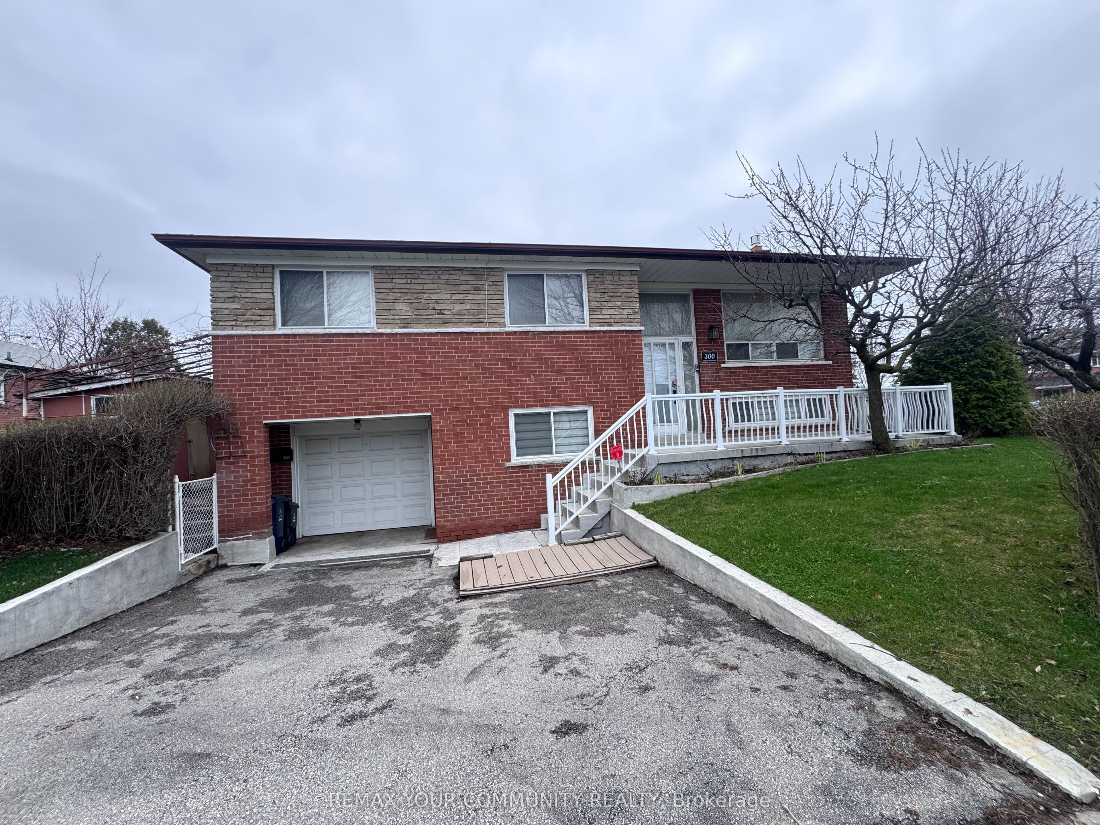 Unit UPPER 300 DRIFTWOOD Avenue photo 1