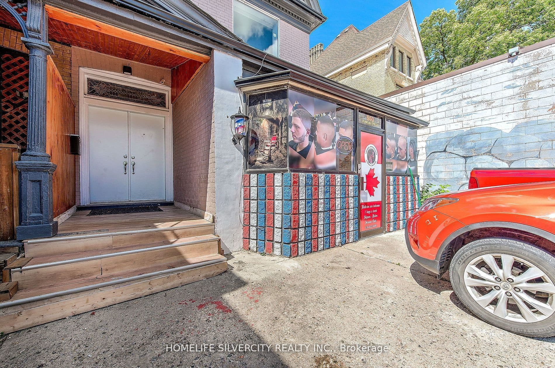 544 Dundas Street photo 1