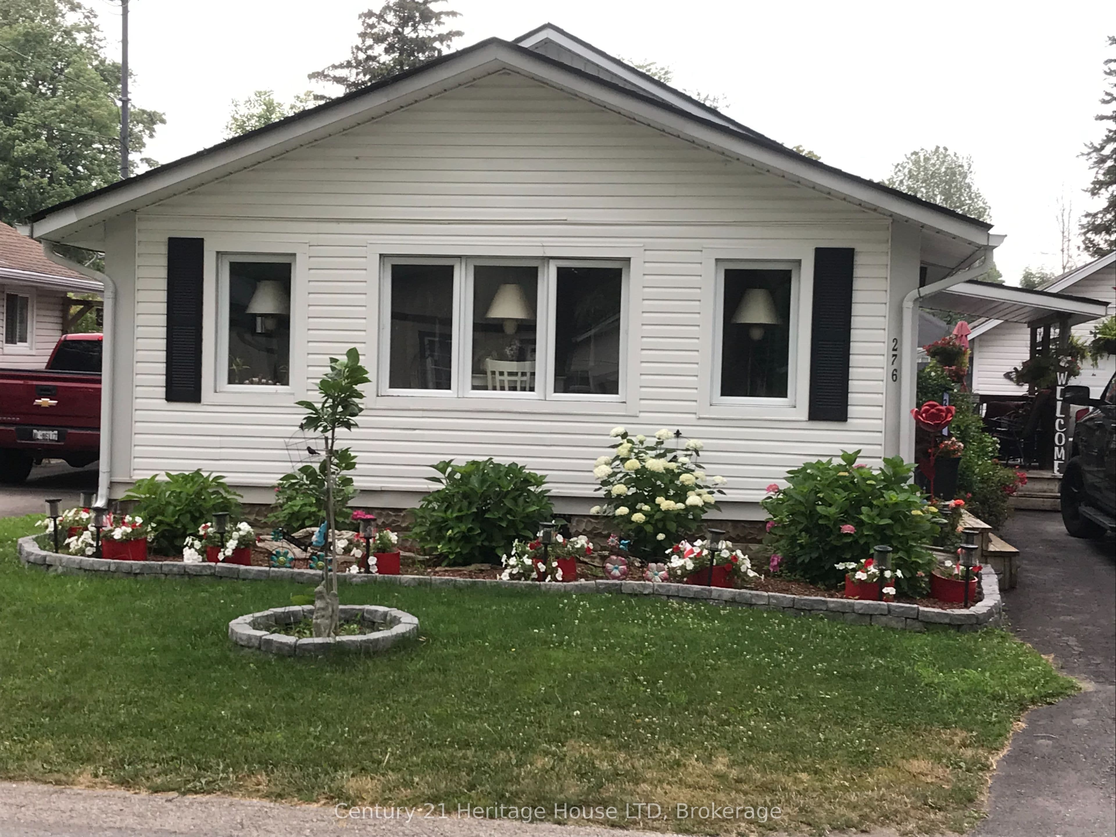 276 Oxford Avenue photo 1