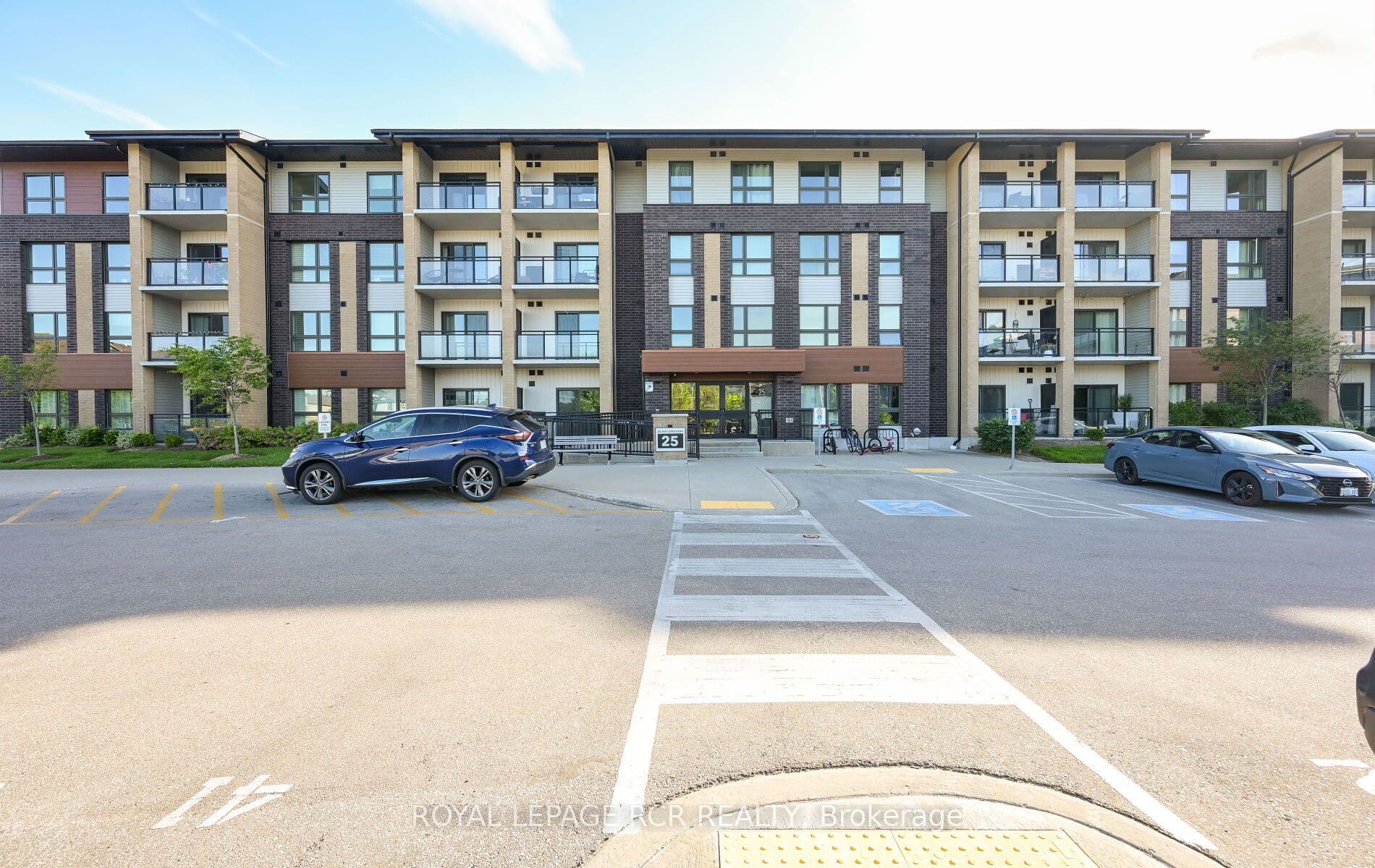 Unit LL02 25 Kay Crescent photo 1