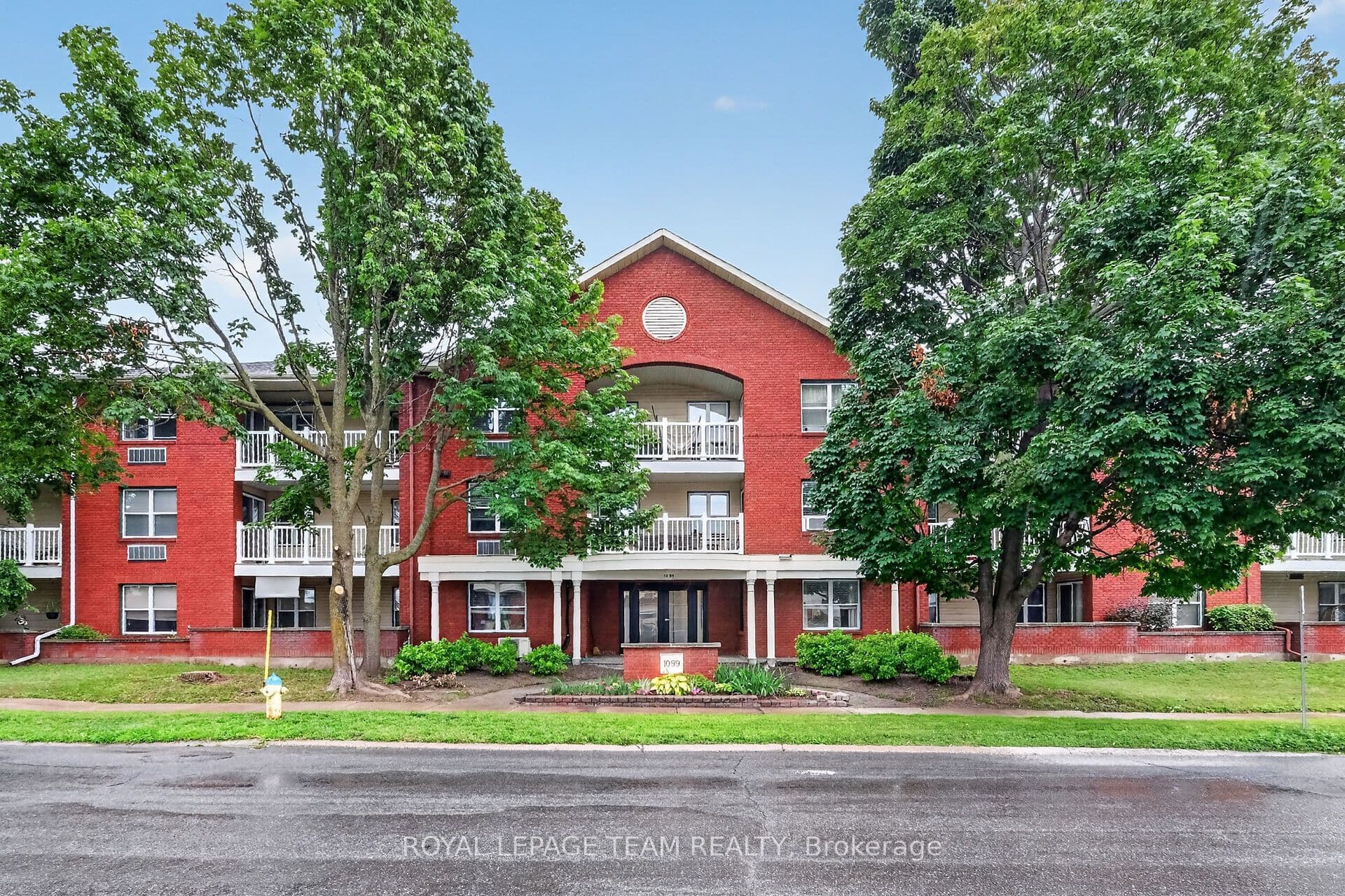 Unit 214 1099 Cadboro Road photo 1