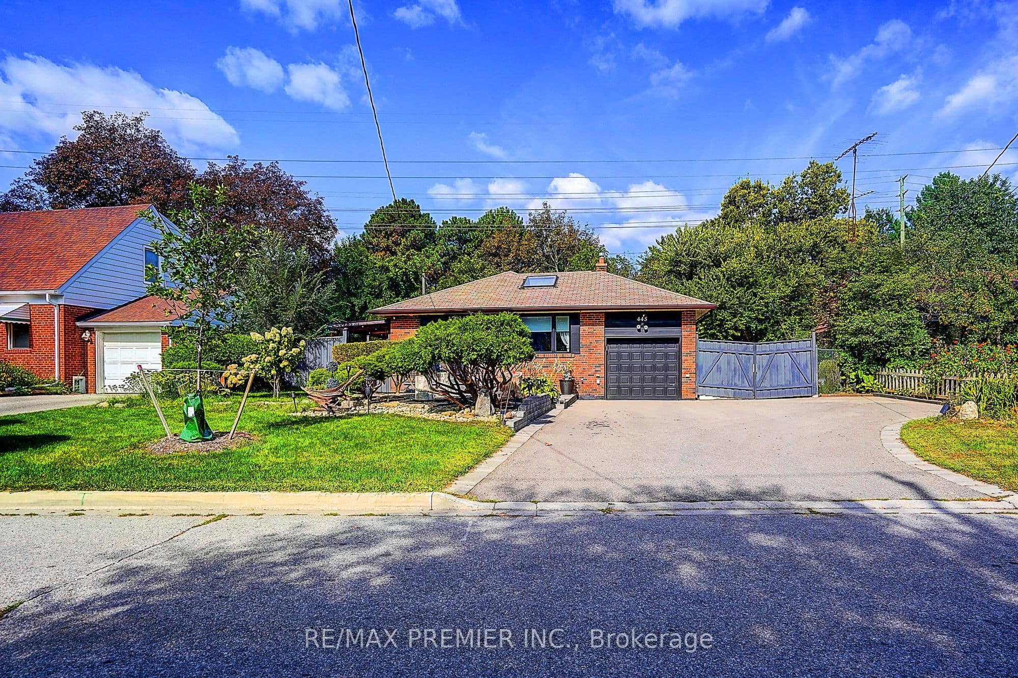 445 Selsey Drive photo 1