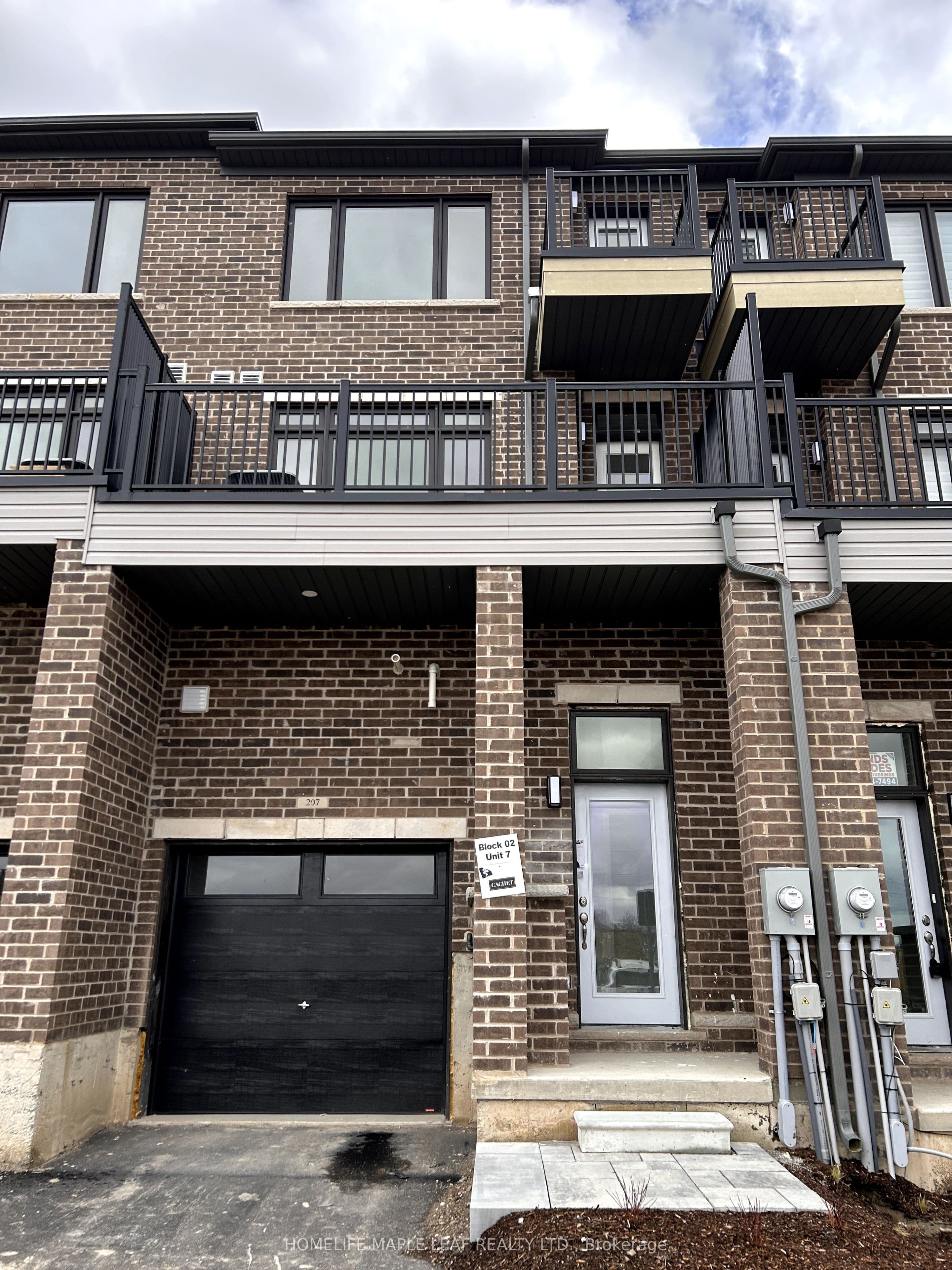 Unit 207 585 Colborne Street photo 1