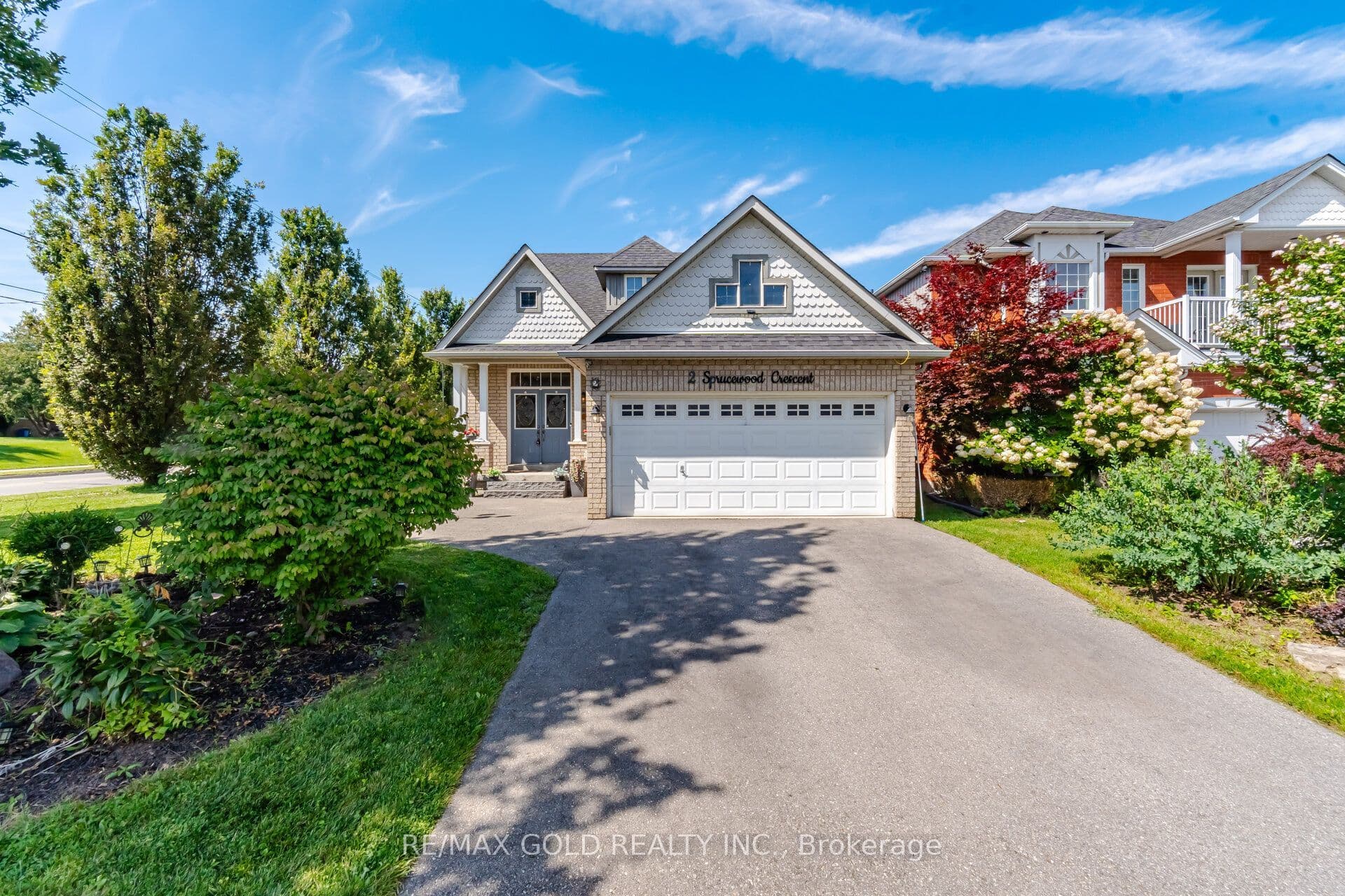 2 Sprucewood Crescent photo 1