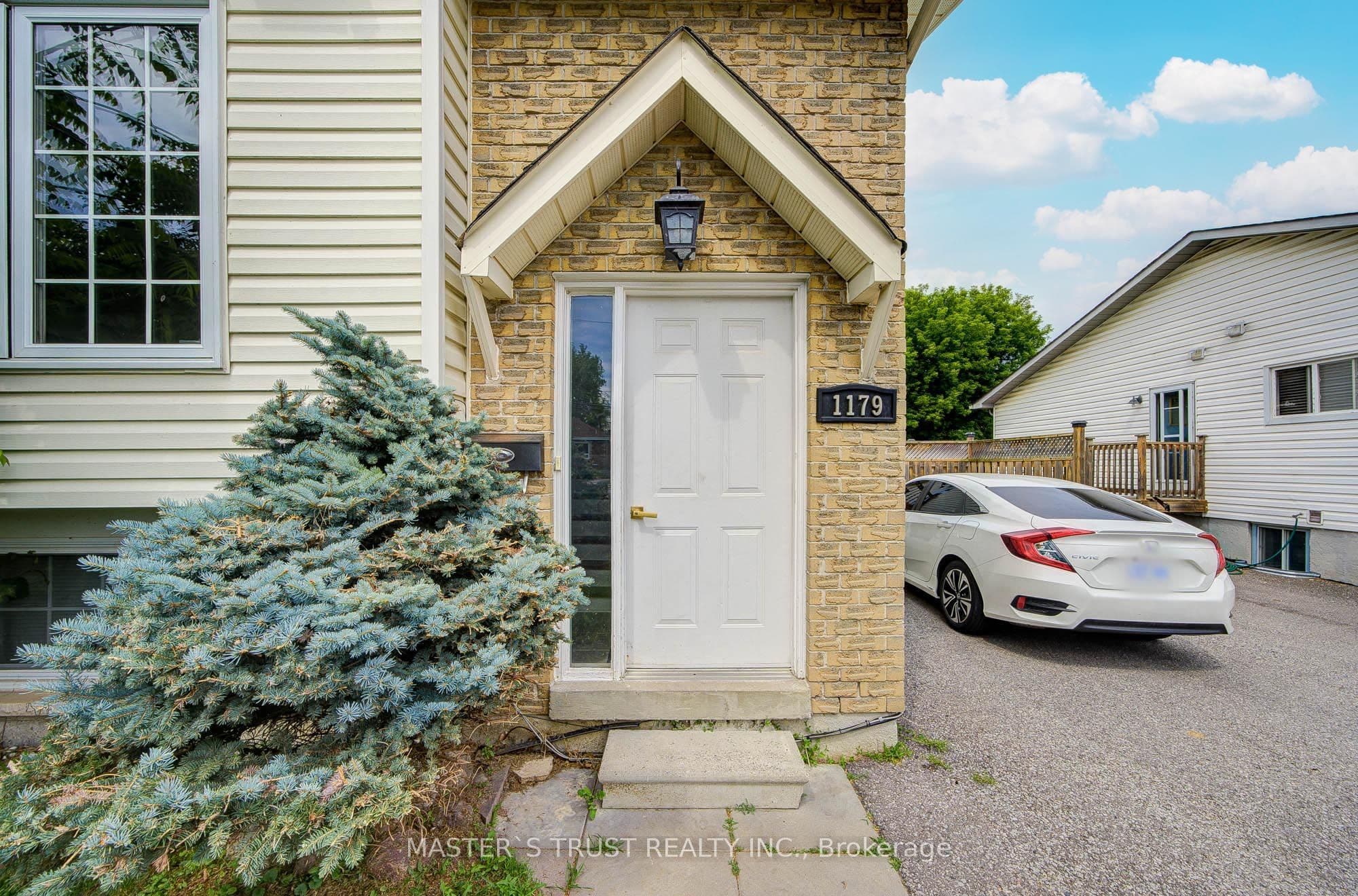 Unit Unit 2 1179 Simcoe Street photo 1