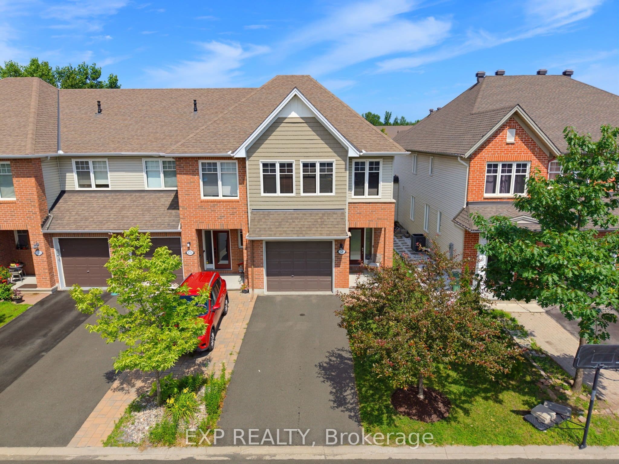 176 Manorwood Crescent photo 1